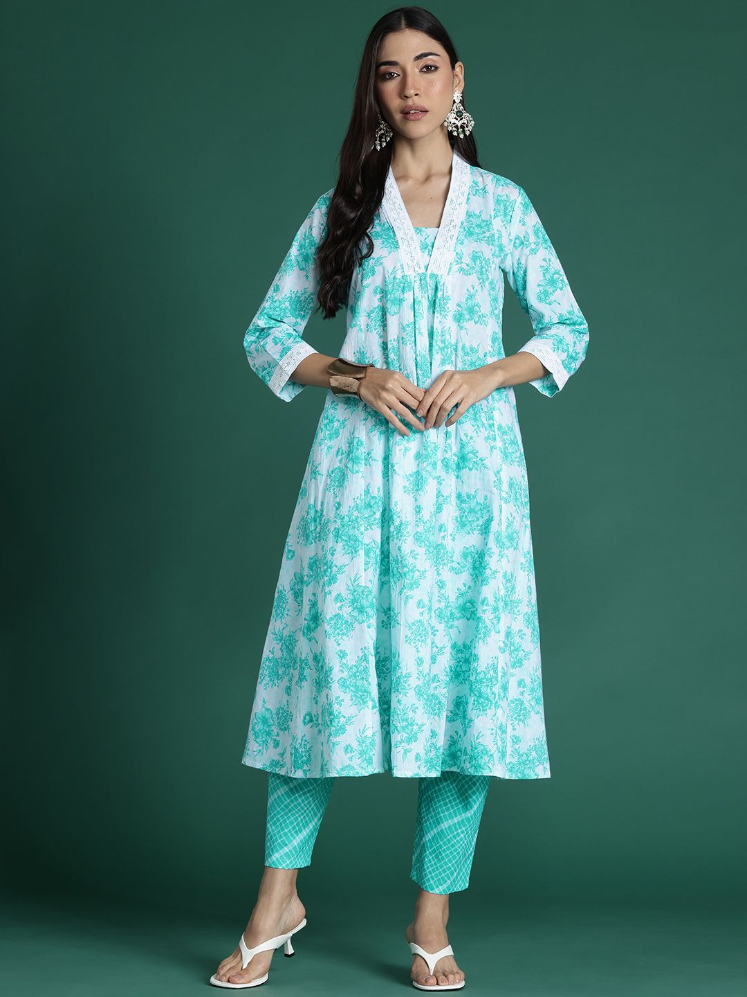 Indyancart IE Women Floral Printed Pleated Pure Cotton Kurta with Trousers