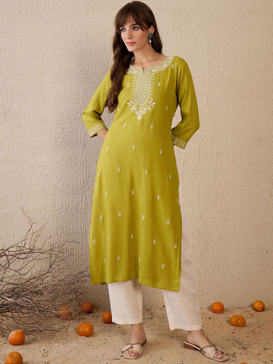 Indyancart IE Ethnic Motifs Embroidered Thread Work Notch Neck Straight Kurta