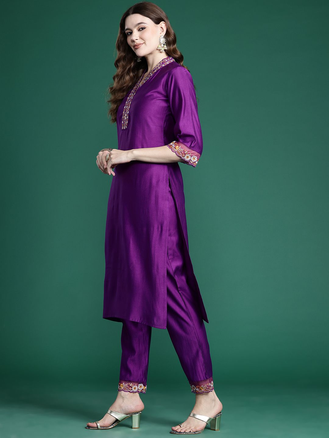 Indyancart IE Floral Thread Work Liva Kurta with Trousers & With Dupatta