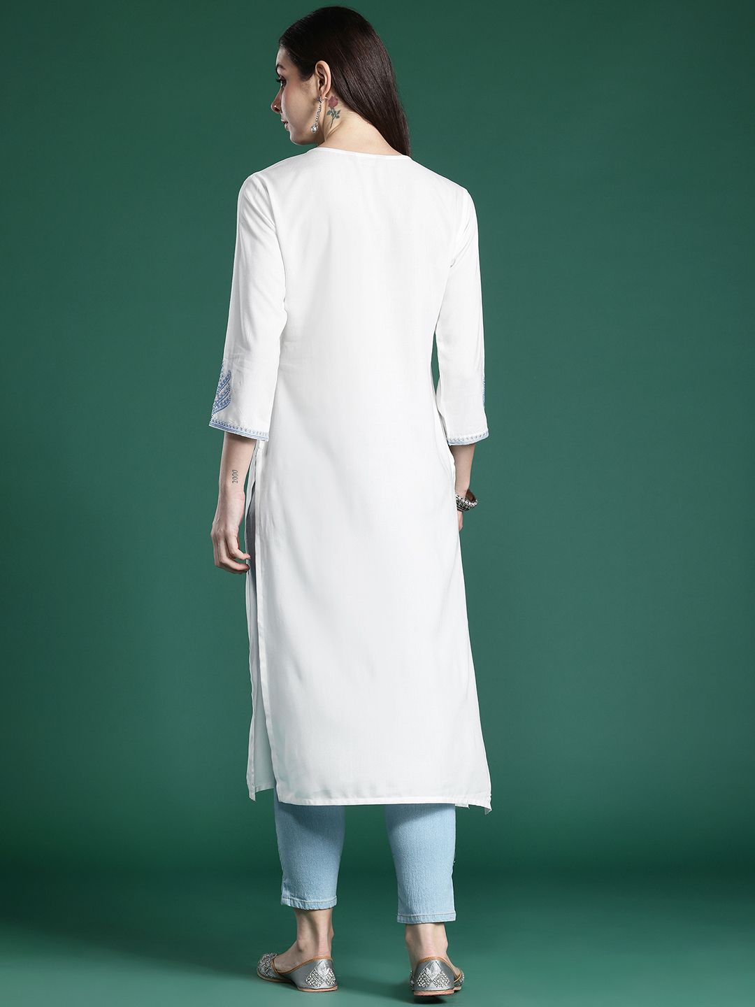 Dhiyona IE Solid Kurta with Ethnic Motifs Thread Work
