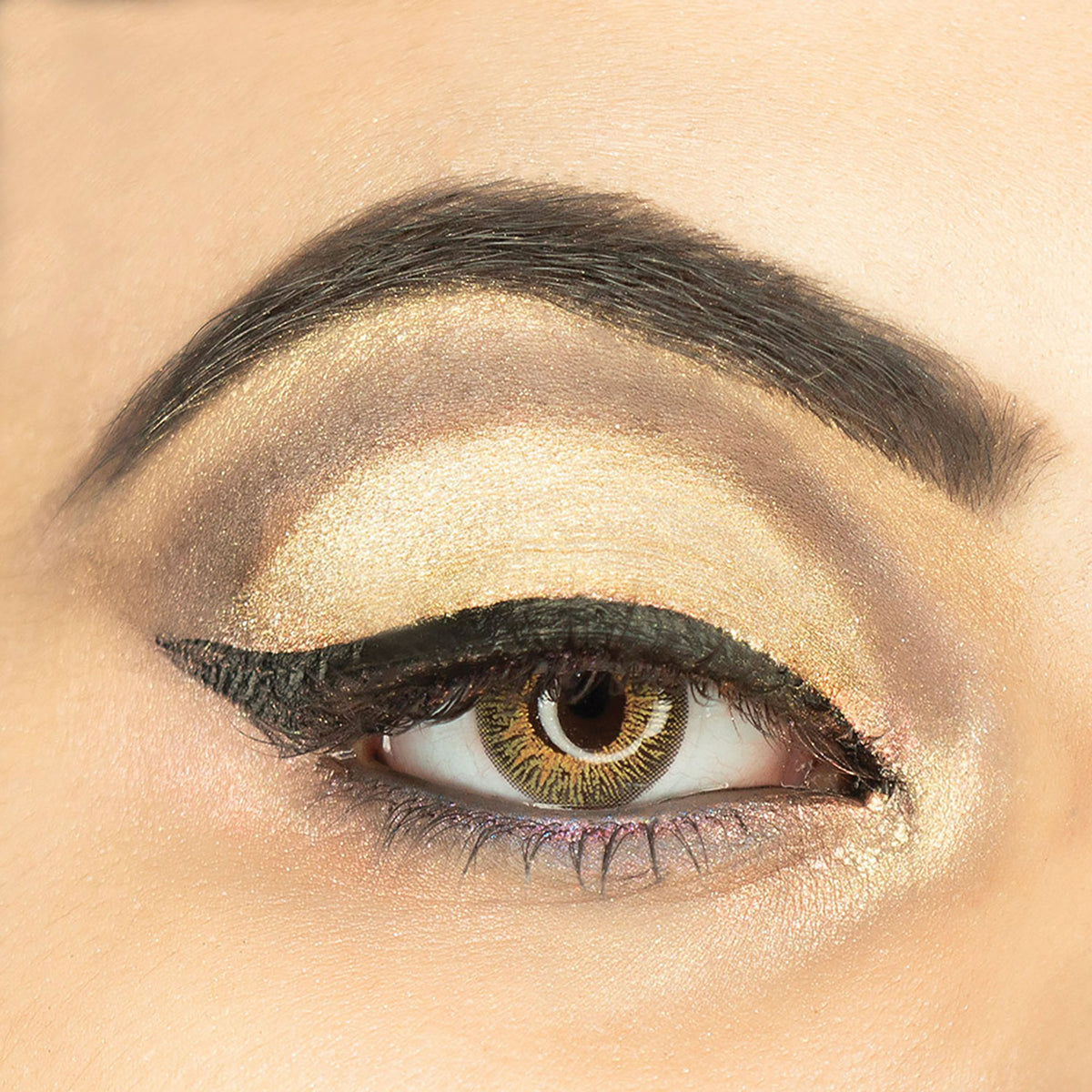 C2P Pro HD loose precious eye shadow pigment in Midnight 10 with shimmering finish for face and body application