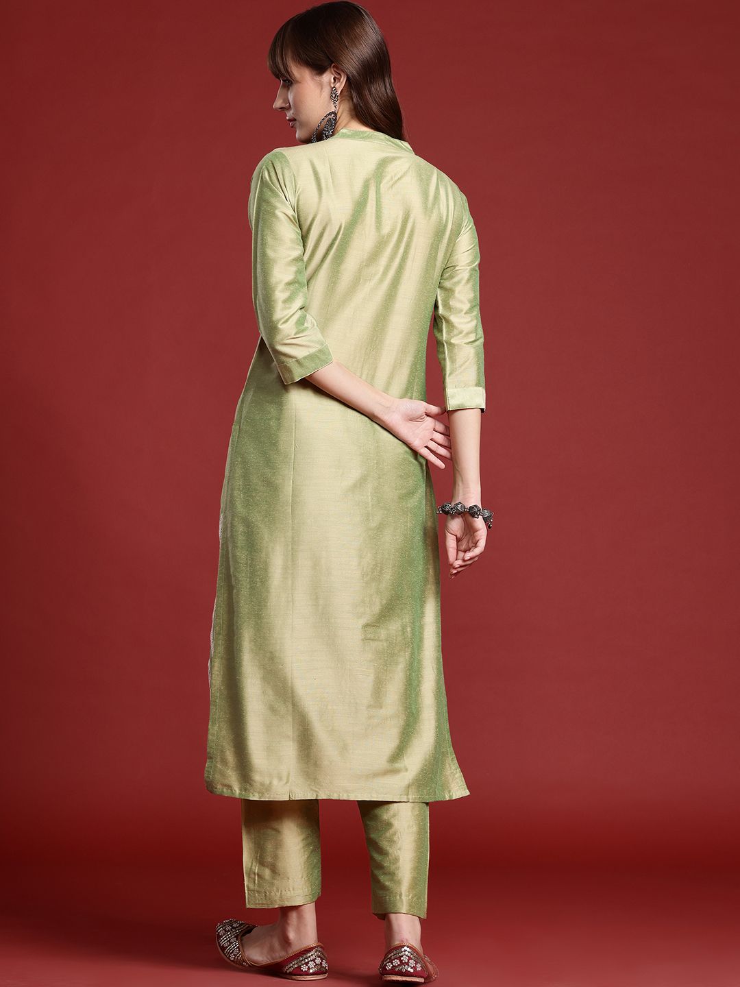 Indyancart IE Floral Embroidered Thread Work Kurta with Trousers