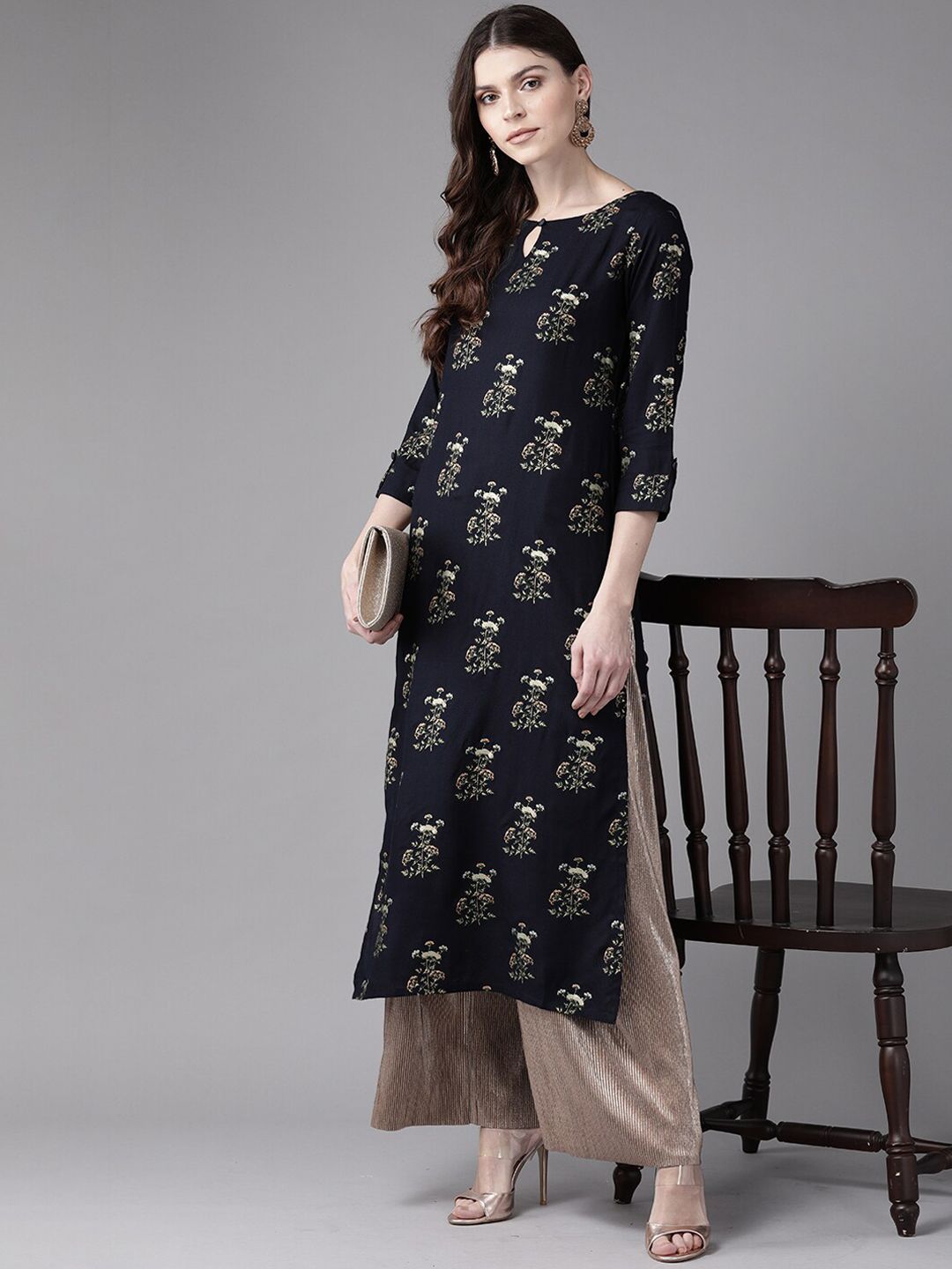 Indyancart IE Women Navy Blue & White Floral Printed Keyhole Neck Kurta