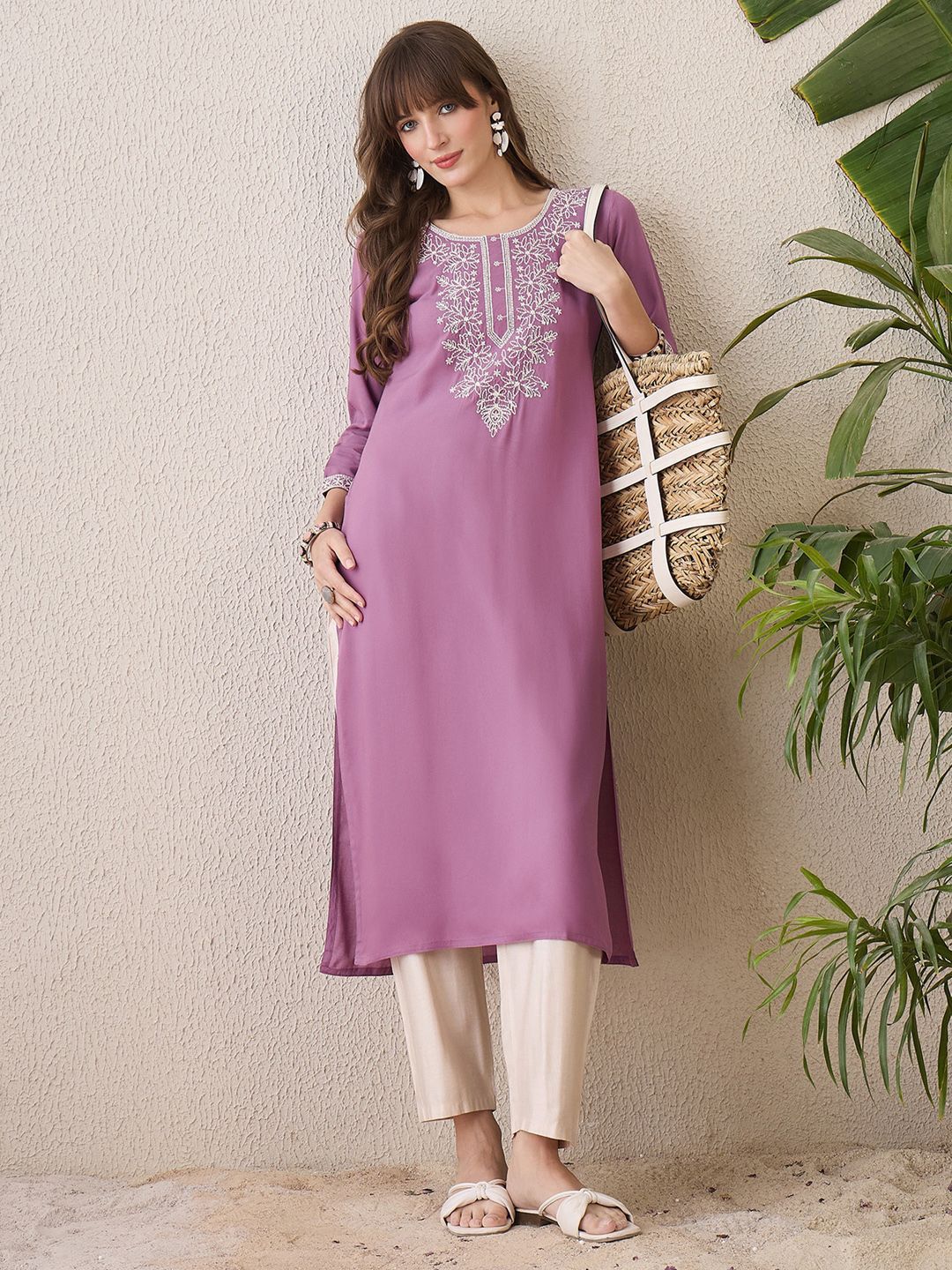 Dhiyona IE Floral Embroidered Thread Work Straight Kurta