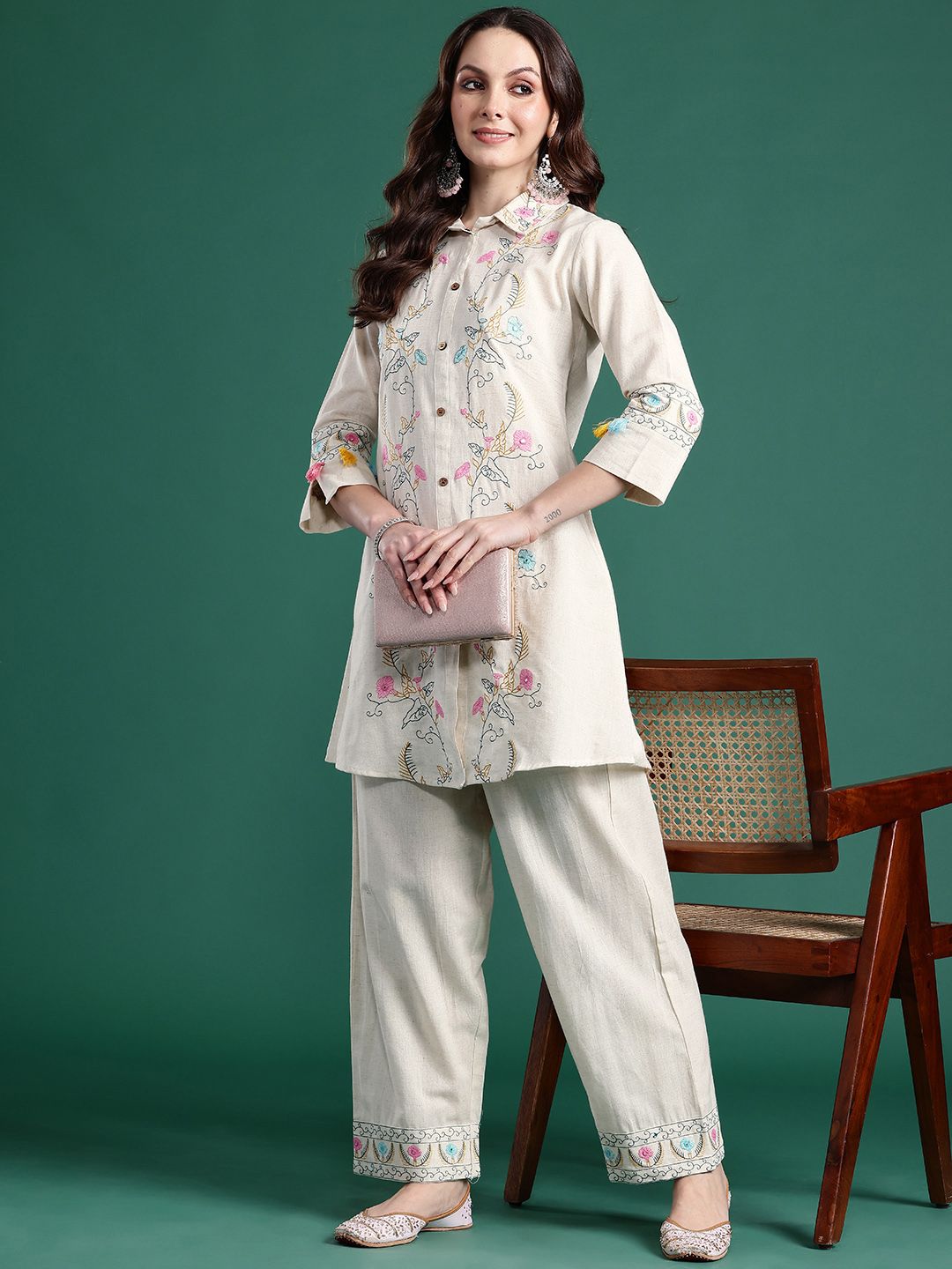 Indyancart IE Floral Embroidered Thread Work Kurti with Trousers