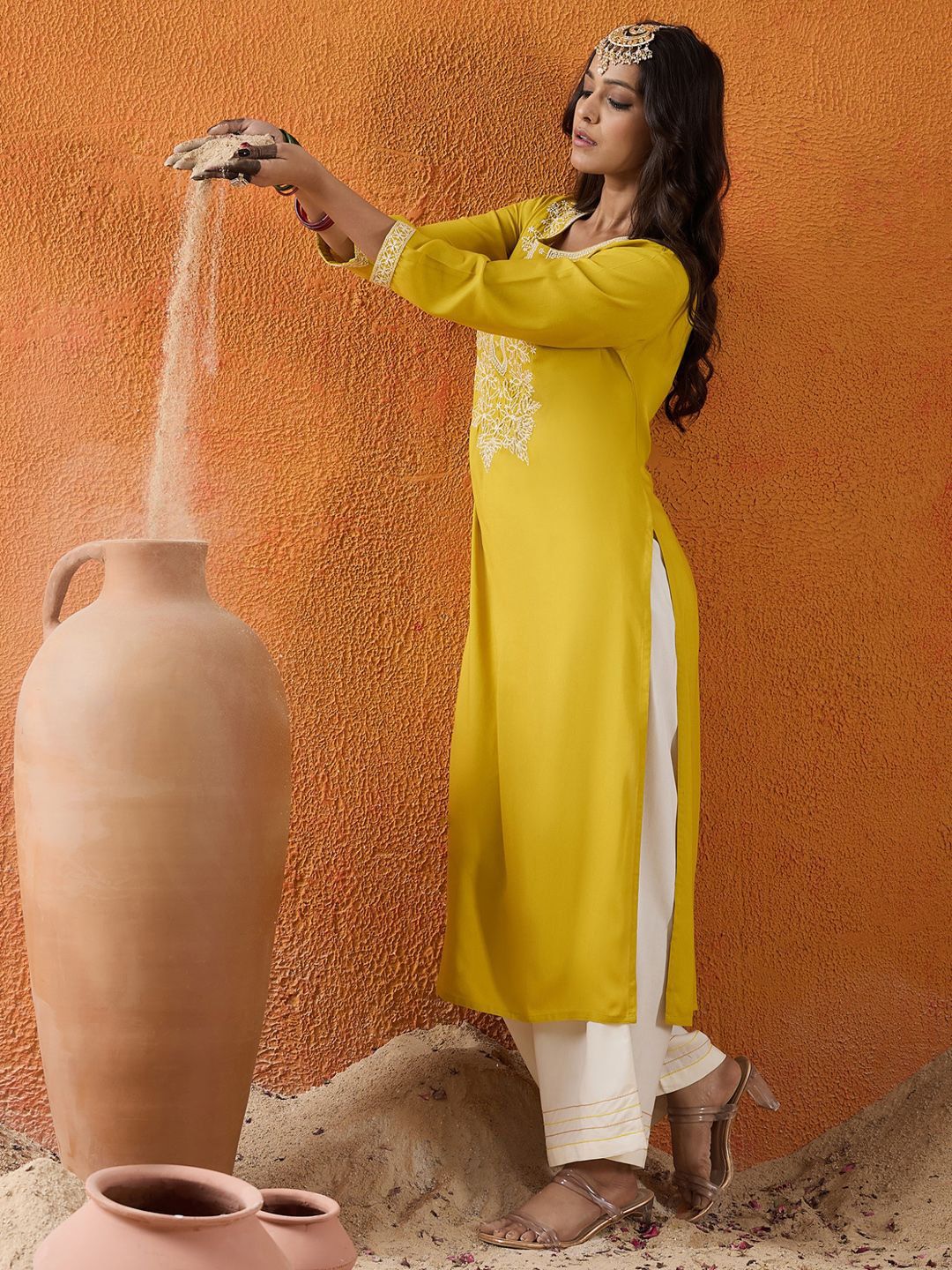 Indyancart IE Floral Embroidered Thread Straight Kurta