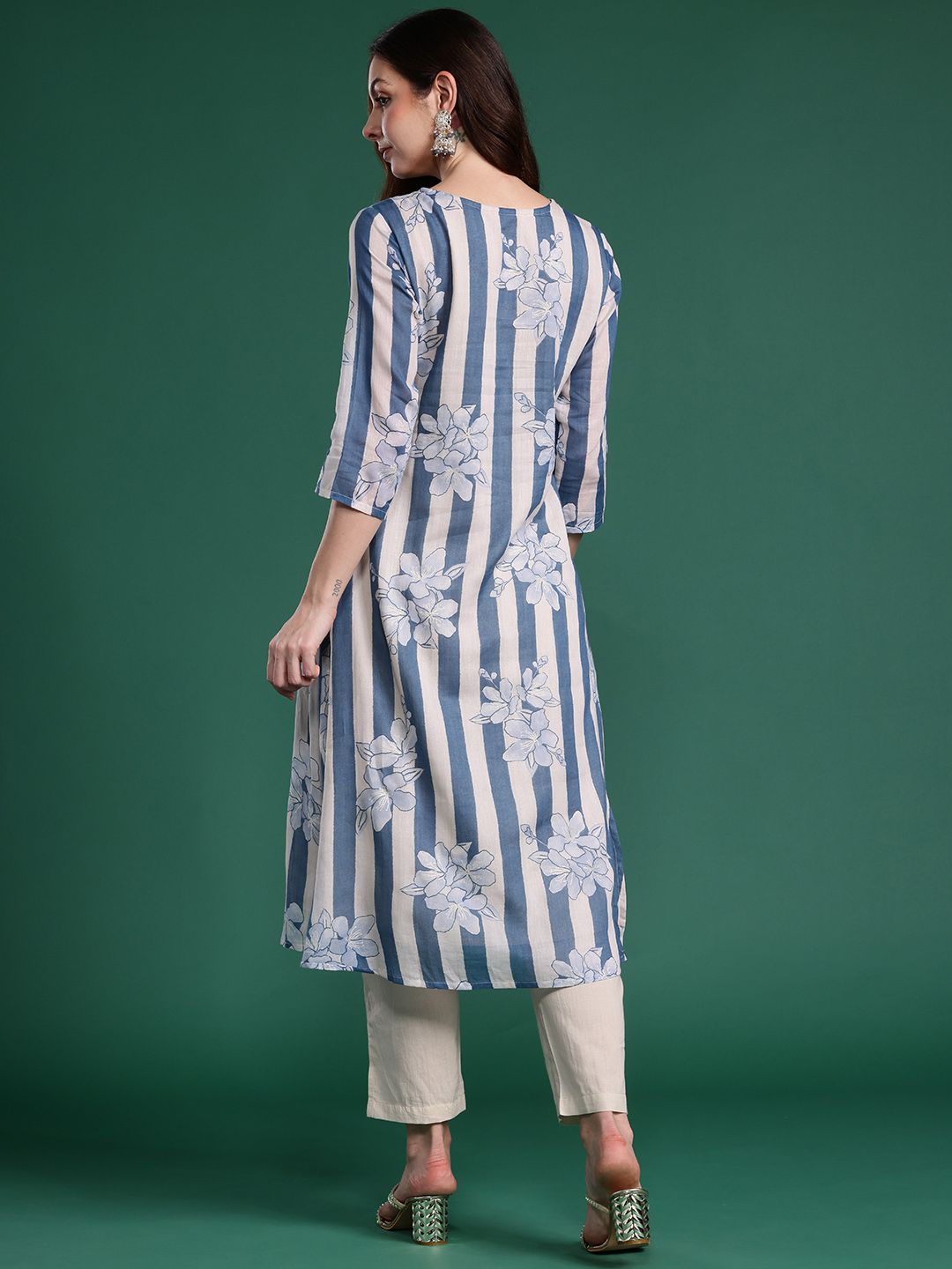 Indyancart IE Women Floral Printed Regular Pure Cotton Kurta with Trousers