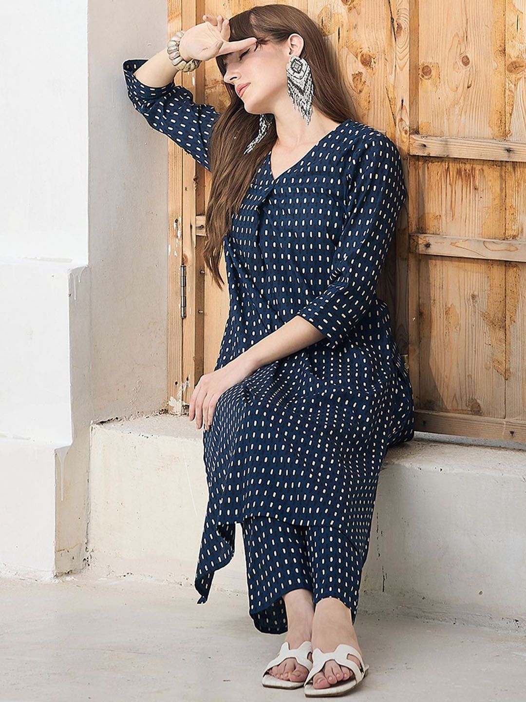 Indyancart IE Printed Pure Cotton V-Neck Top With Trousers Co-Ords