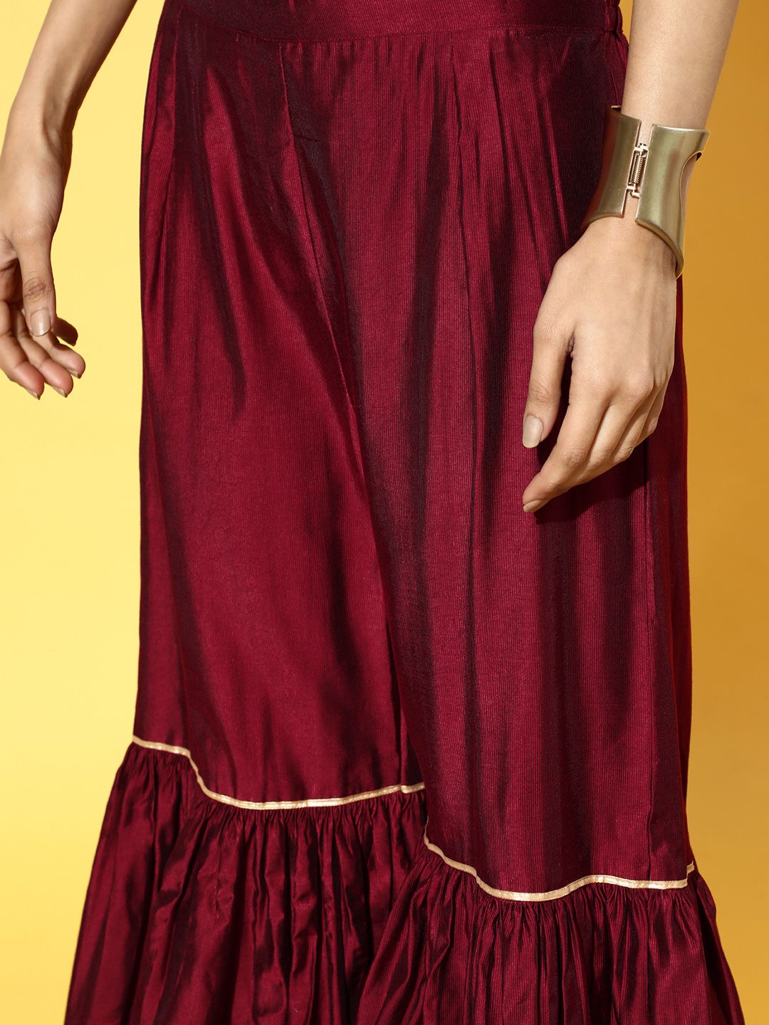 Indyancart IE Women Geometric Satin All in the Details Kurta Set