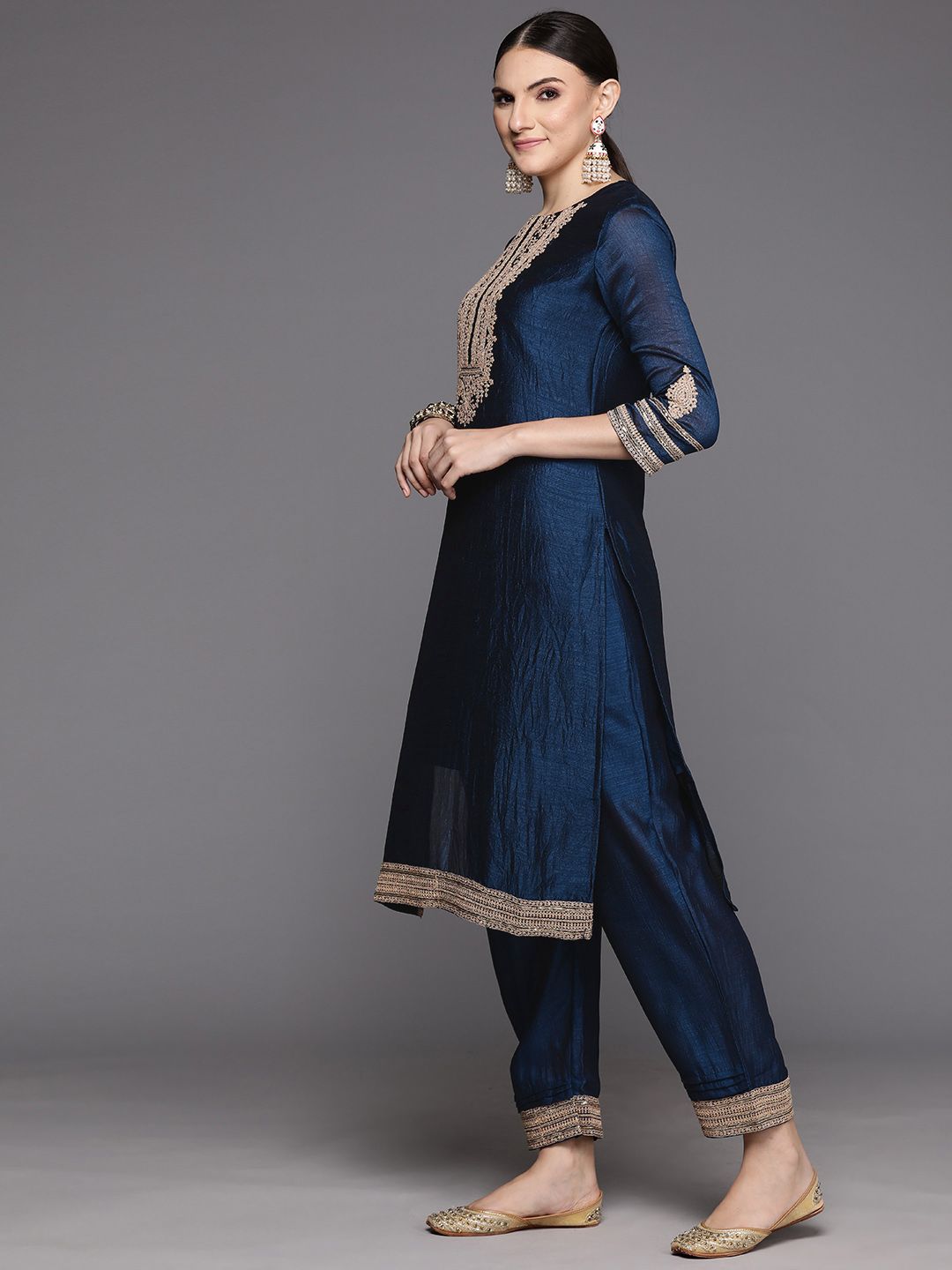 Dhiyona IE Women Floral Yoke Design Regular Sequinned Kurta with Trousers & Dupatta