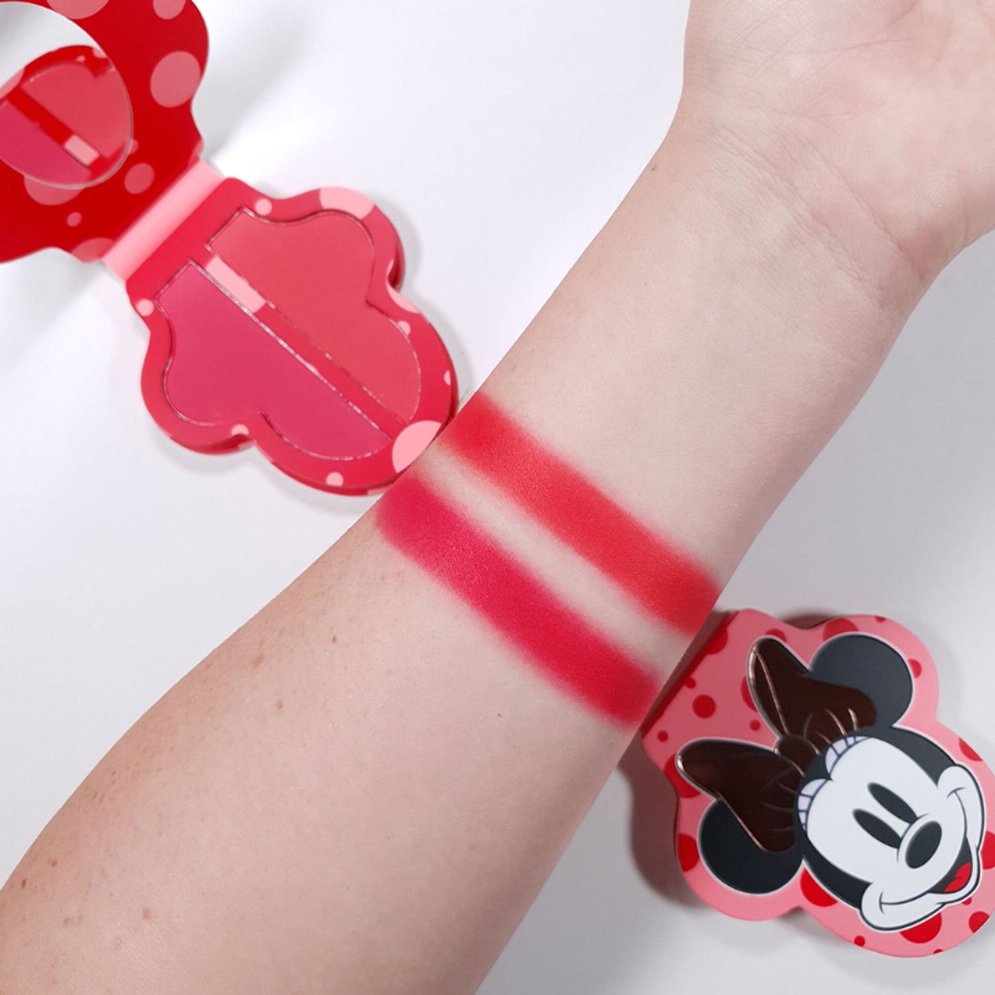 Makeup Revolution Disney's Minnie Mouse Steal The Show Blusher Duo