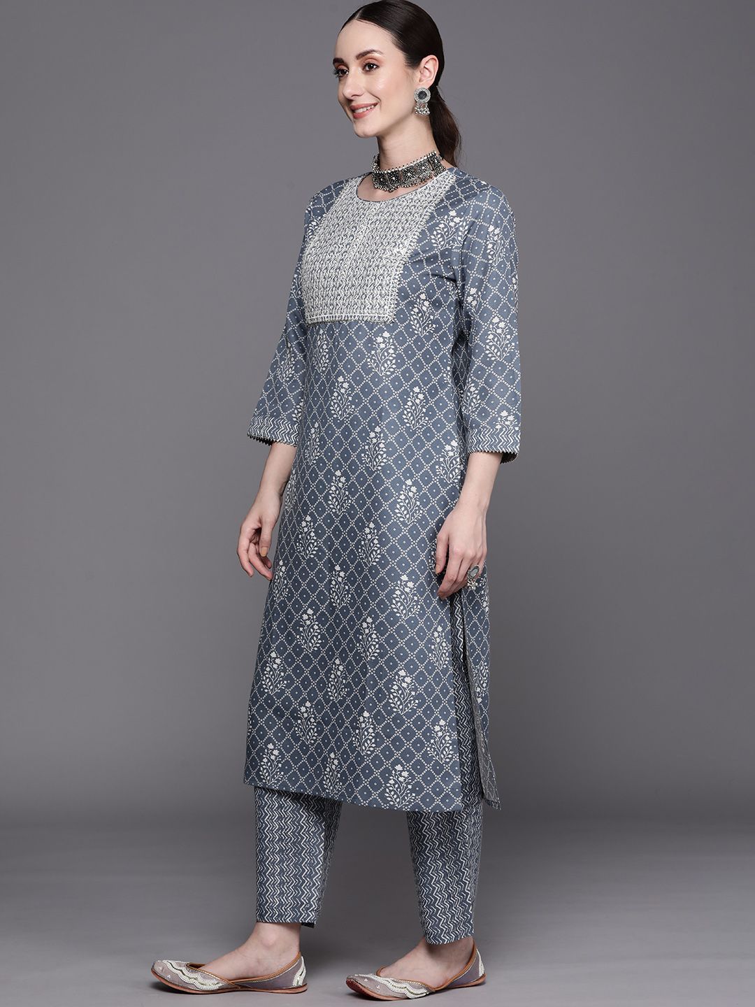 Indyancart IE Bandhani Printed Regular Thread Work Pure Cotton Kurta With Trousers & Dupatta