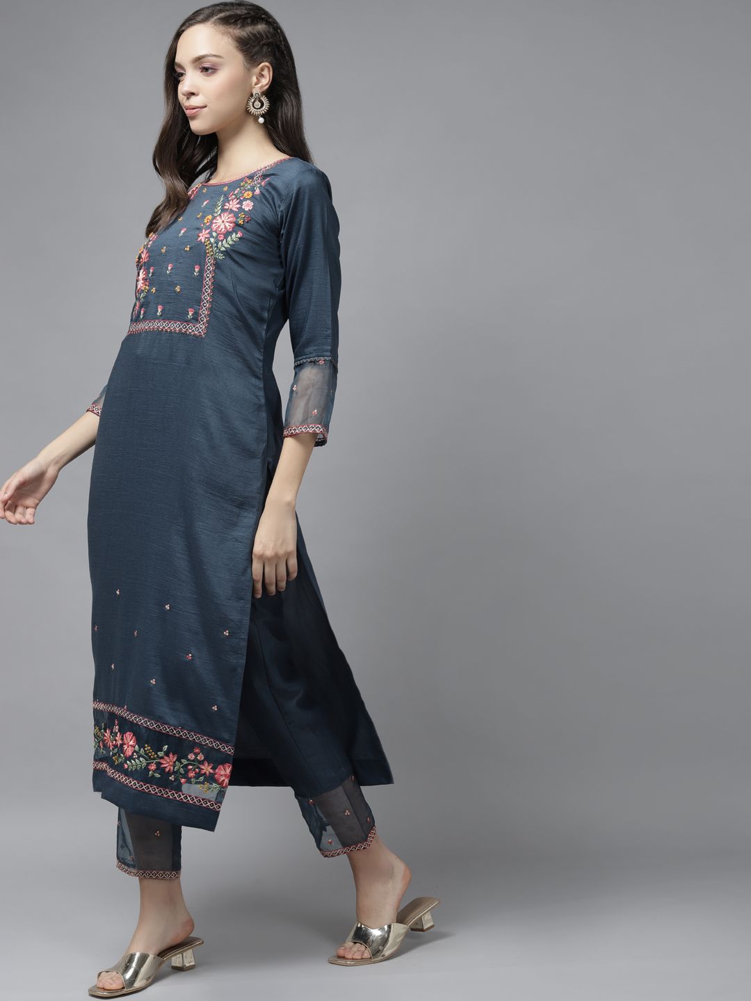 Dhiyona IE Women Blue Floral Embroidered Regular Kurta with Trousers & With Dupatta