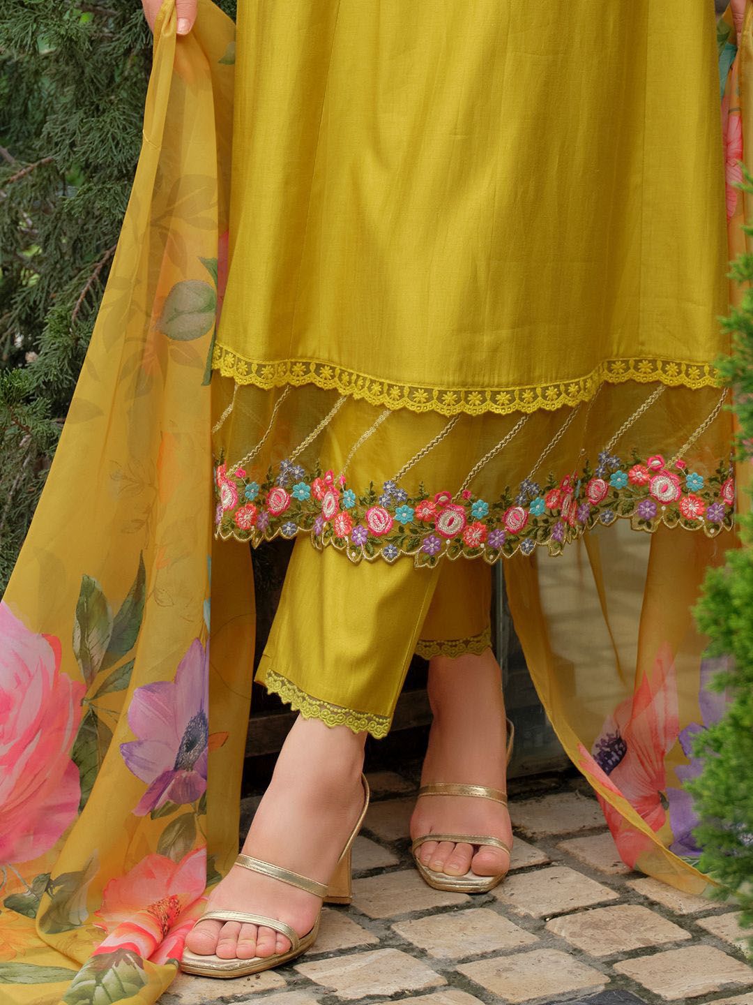 Women Floral Embroidered Beads and Stones Liva Kurta with Trousers & With Dupatta