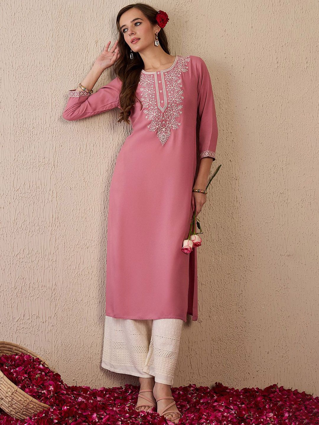 Indyancart IE Women Floral Embroidered Thread Work Kurta