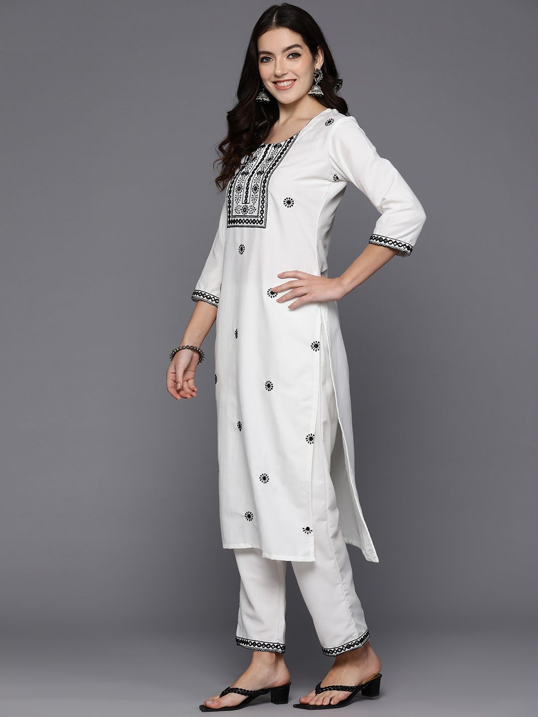 Dhiyona IE Women Embroidered Regular Thread Work Kurta with Trousers & Dupatta