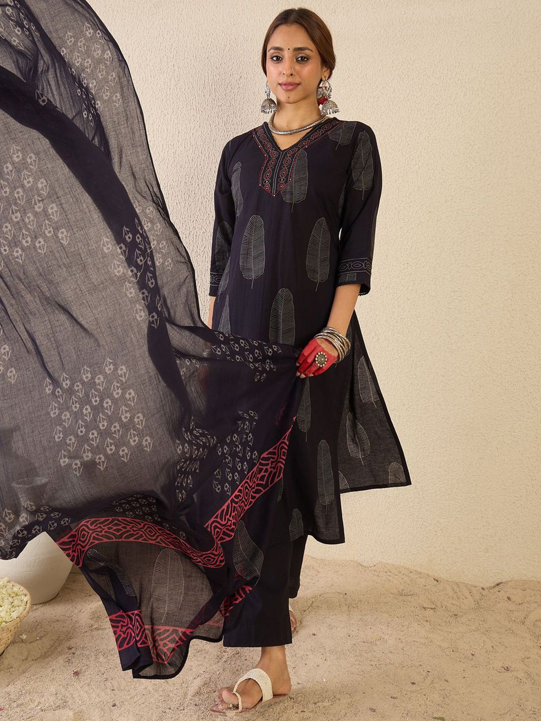 Dhiyona IE Women Printed Pure Cotton Kurta with Trousers & With Dupatta