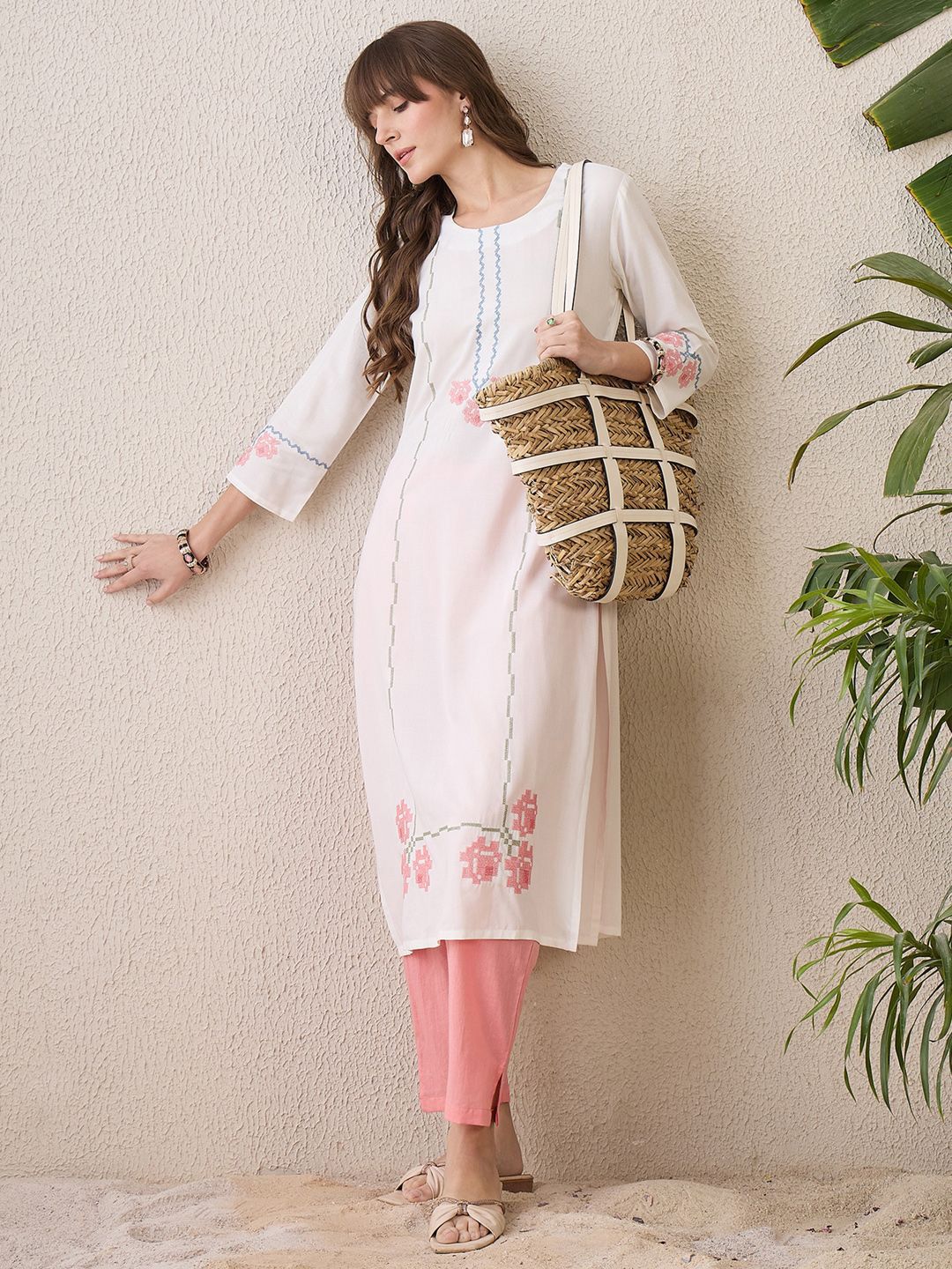 Indyancart IE Geometric Embroidered Thread Work Straight Kurta