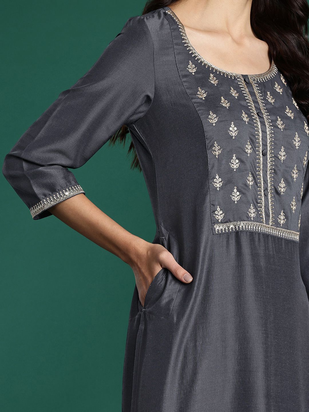 Dhiyona IE Ethnic Motifs Embroidered Zari Kurta