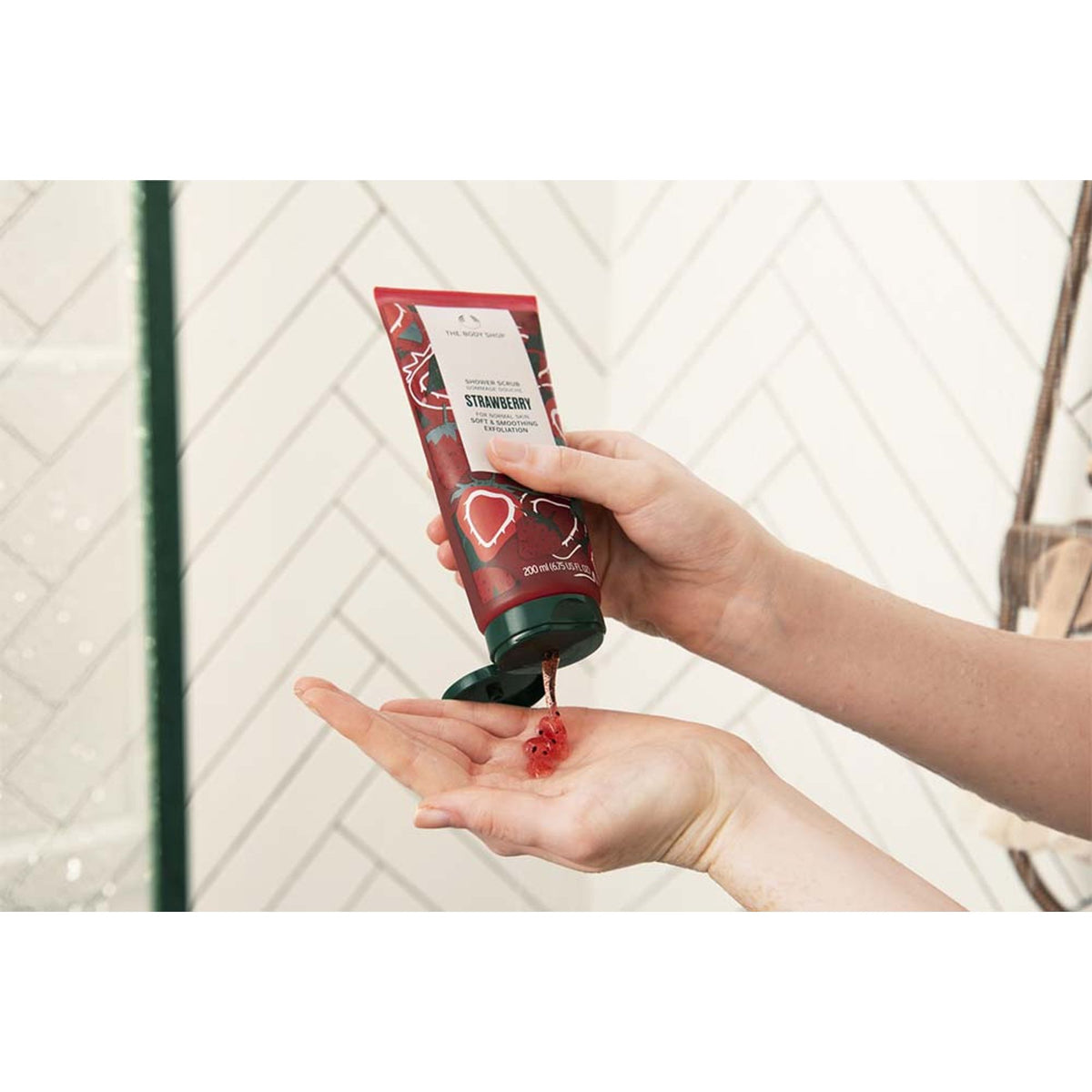 The Body Shop Strawberry Softening Body Polish Scrub