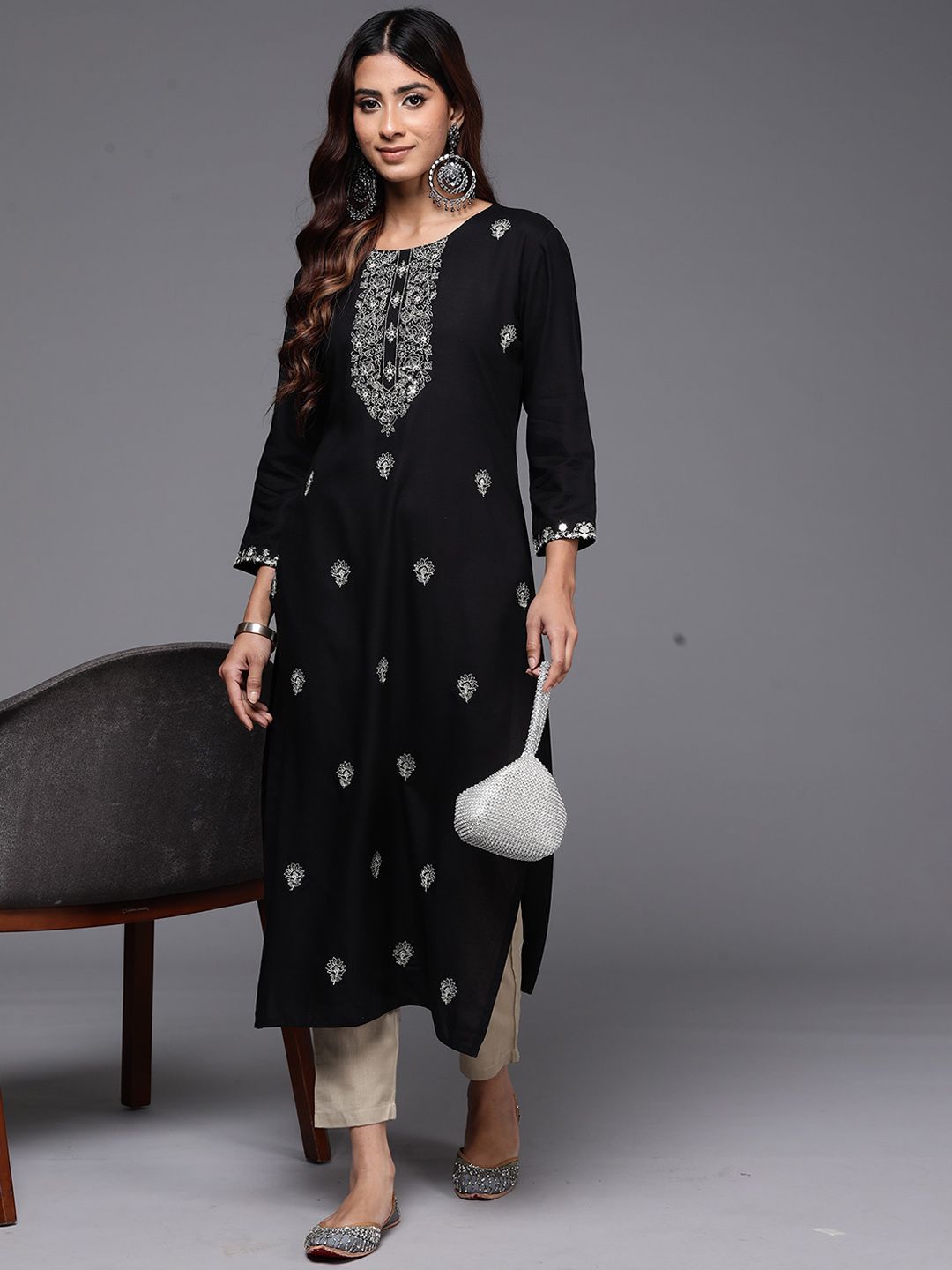 Indyancart IE Floral Embroidered Thread Work Straight Kurta