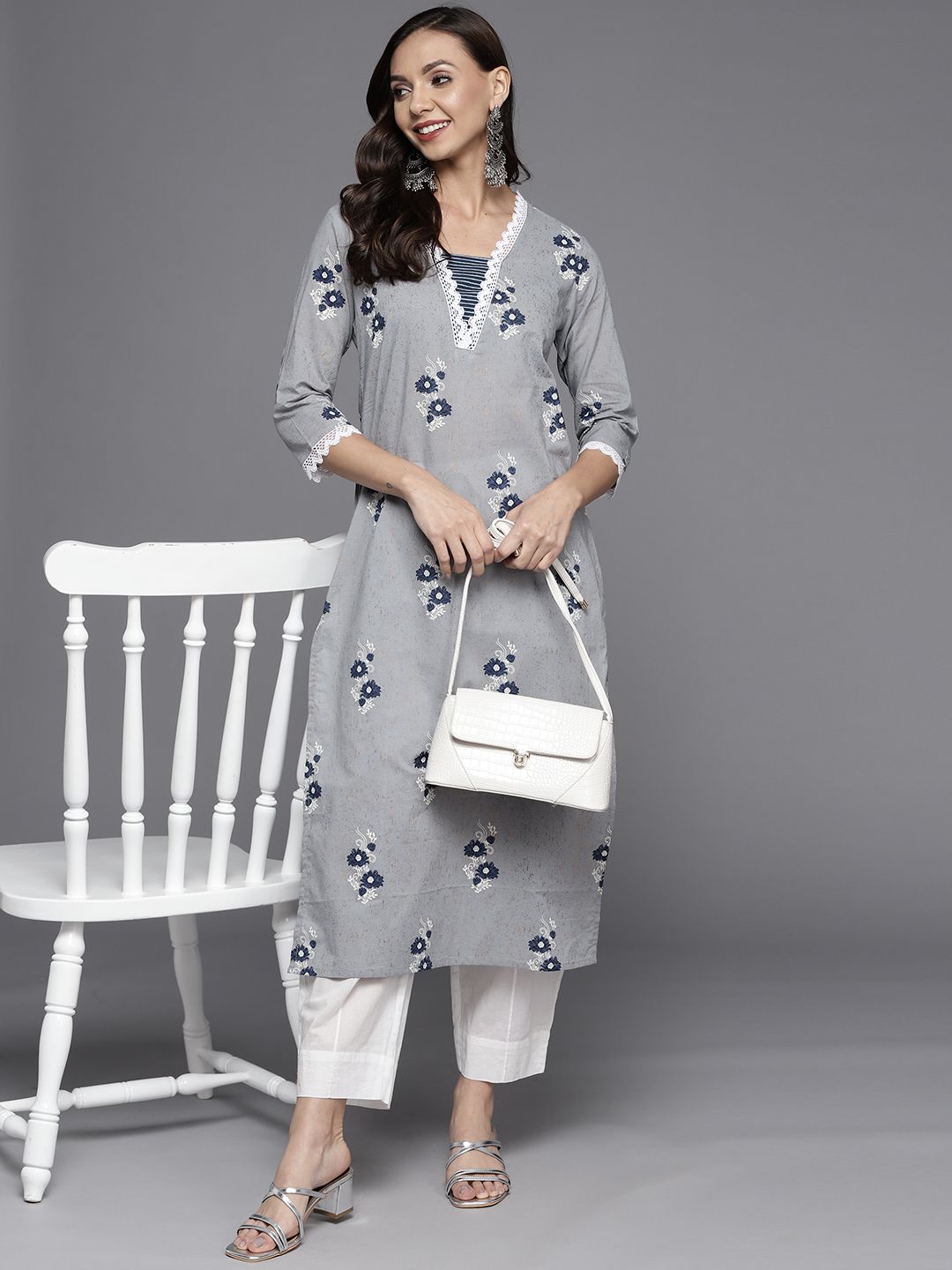 Indyancart IE Women Grey & Blue Floral Printed Pure Cotton Kurta