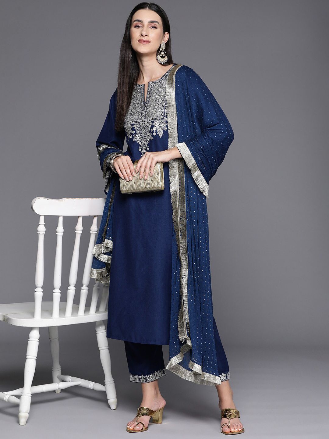 Indyancart VA Women'sNotch Neck Ethnic Motifs Embroidered Regular Kurta Set