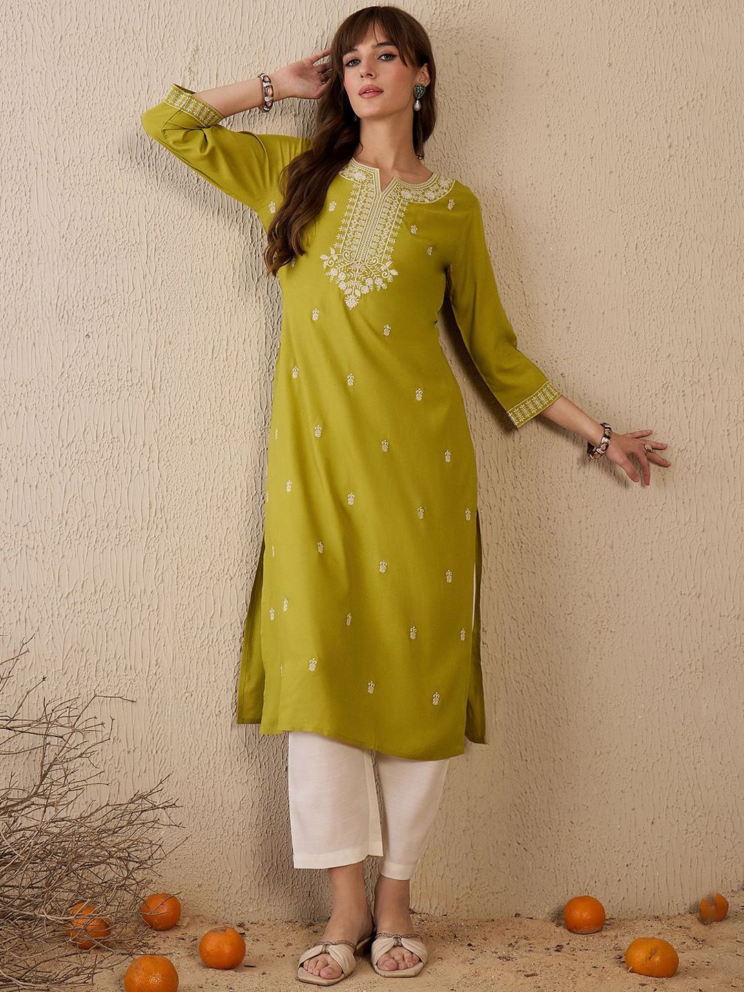 Indyancart IE Women Ethnic Motifs Embroidered Thread Work Kurta