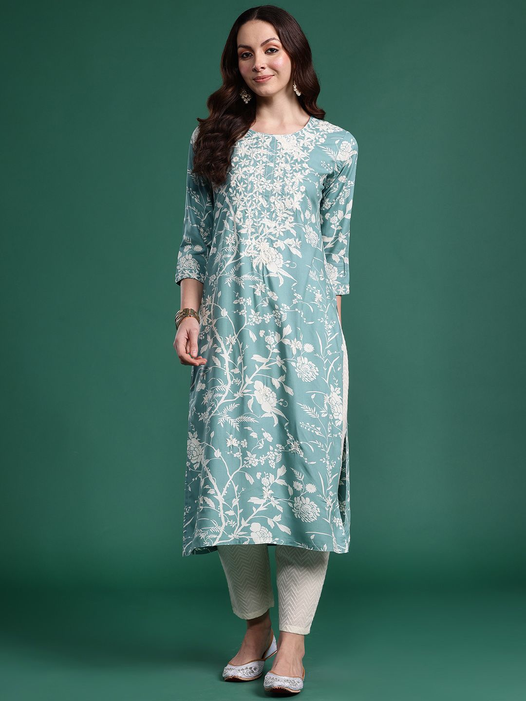 Dhiyona IE Women Floral Embroidered Thread Work Kurta