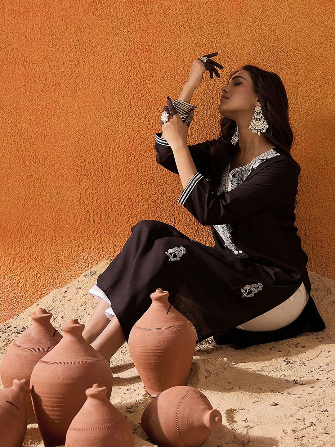 Indyancart IE Ethnic Motifs Embroidered Straight Kurta