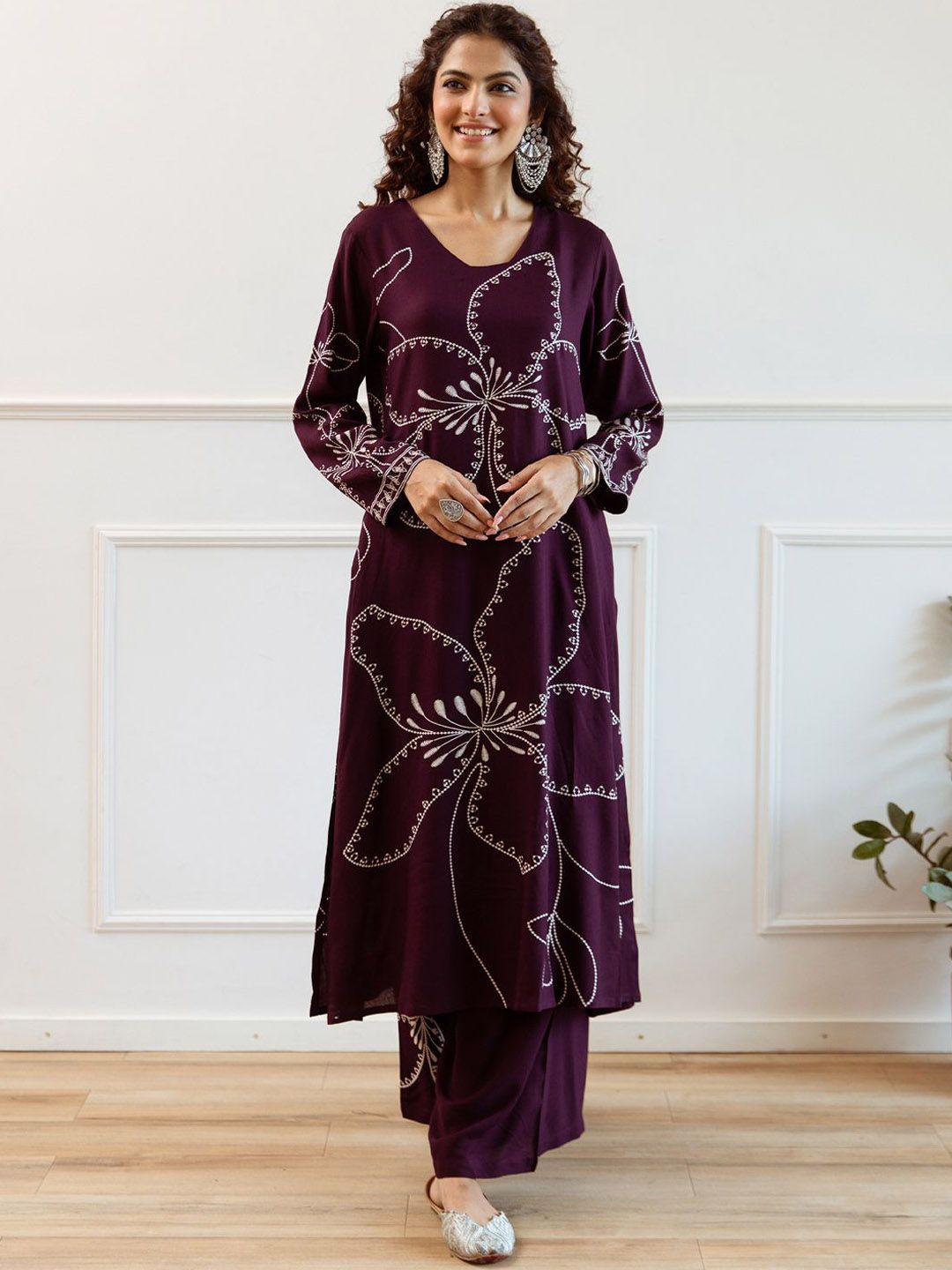 Indyancart IE Women Floral Embroidered Regular Sequinned Kurta with Trousers