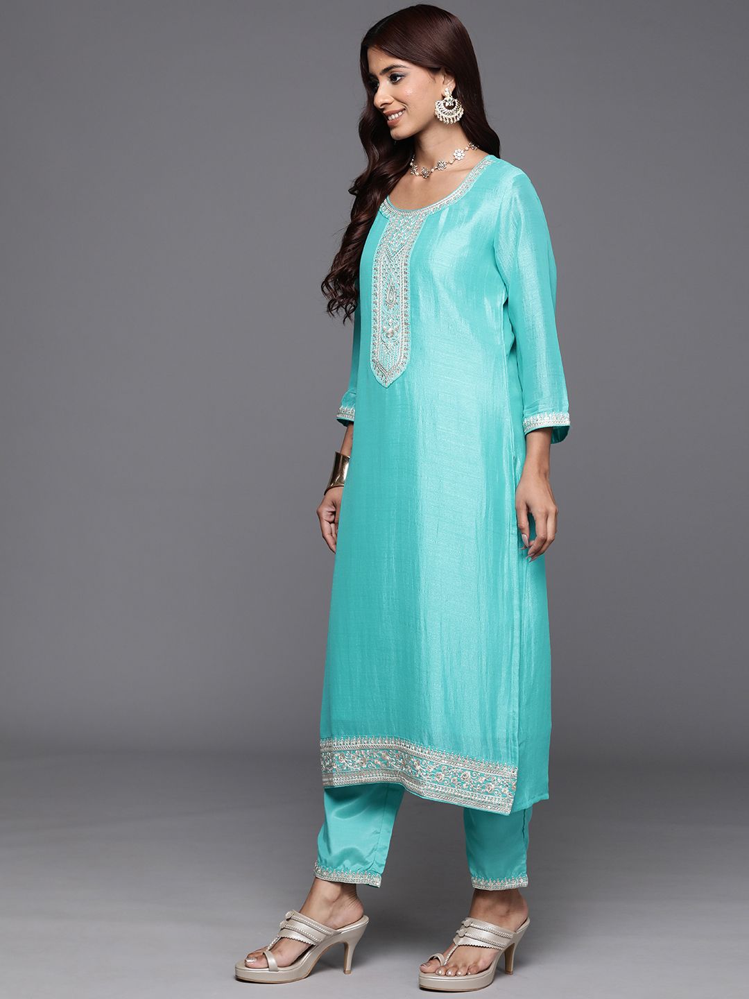 Indyancart IE Ethnic Motifs Embroidered Sequinned Kurta with Trousers & Dupatta