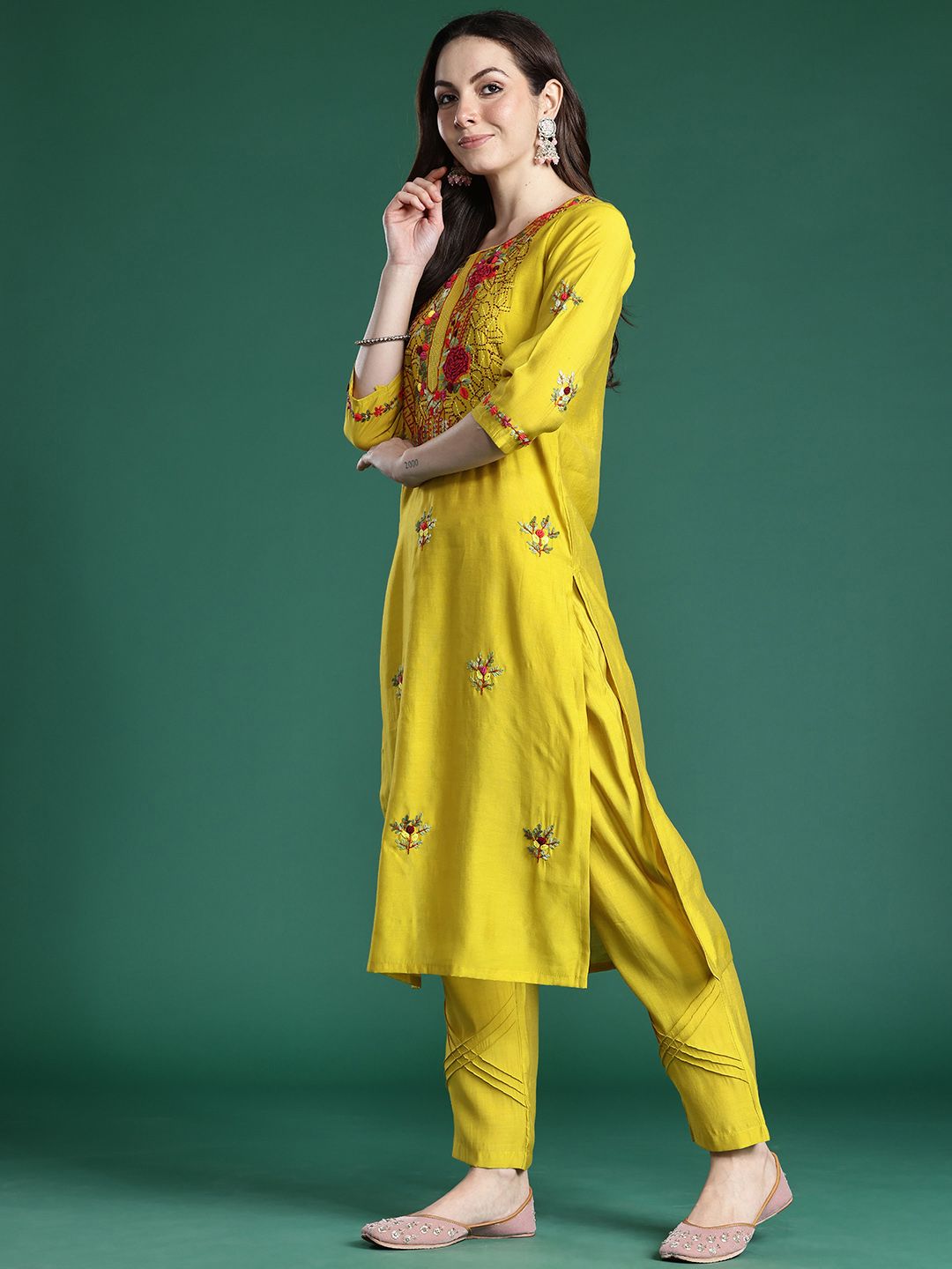 Indyancart IE Women Floral Embroidered Thread Work Kurta With Trousers & Dupatta