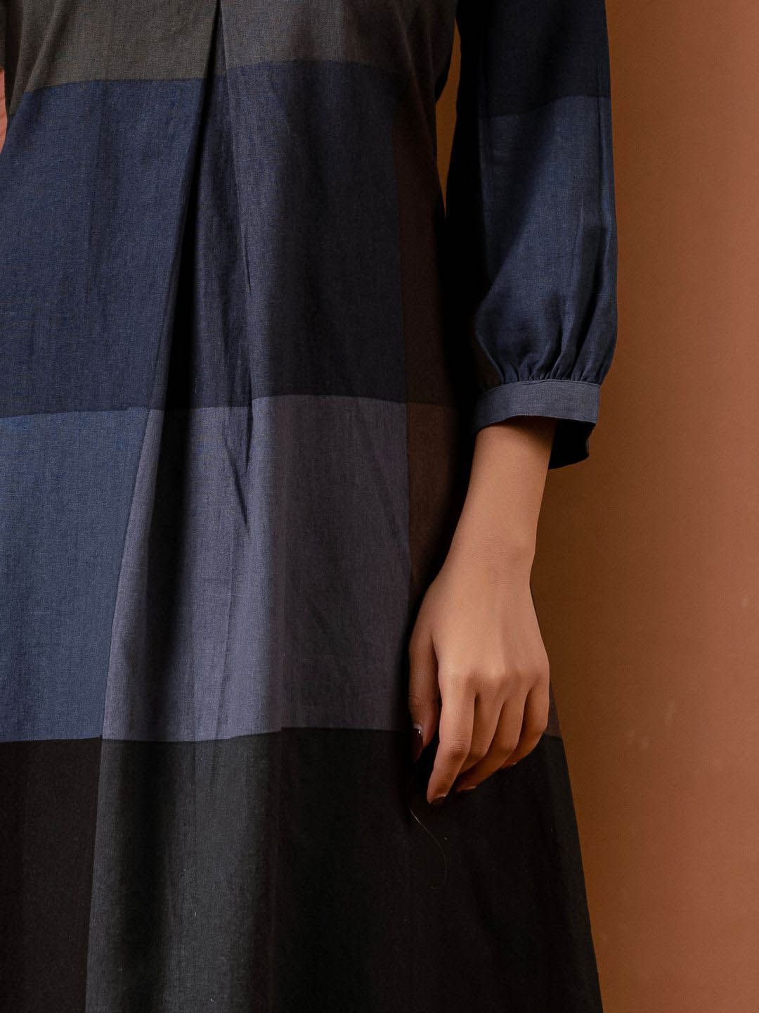 Dhiyona IE Checked V-Neck A-Line Tunic With Trouser Co-Ords