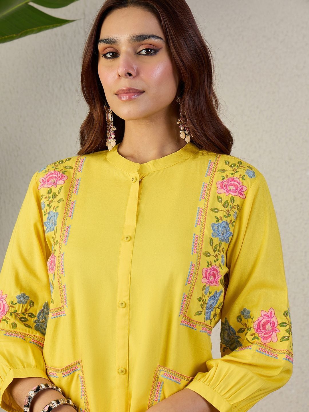 Floral Embroidered Regular Thread Work Kurta With Trousers