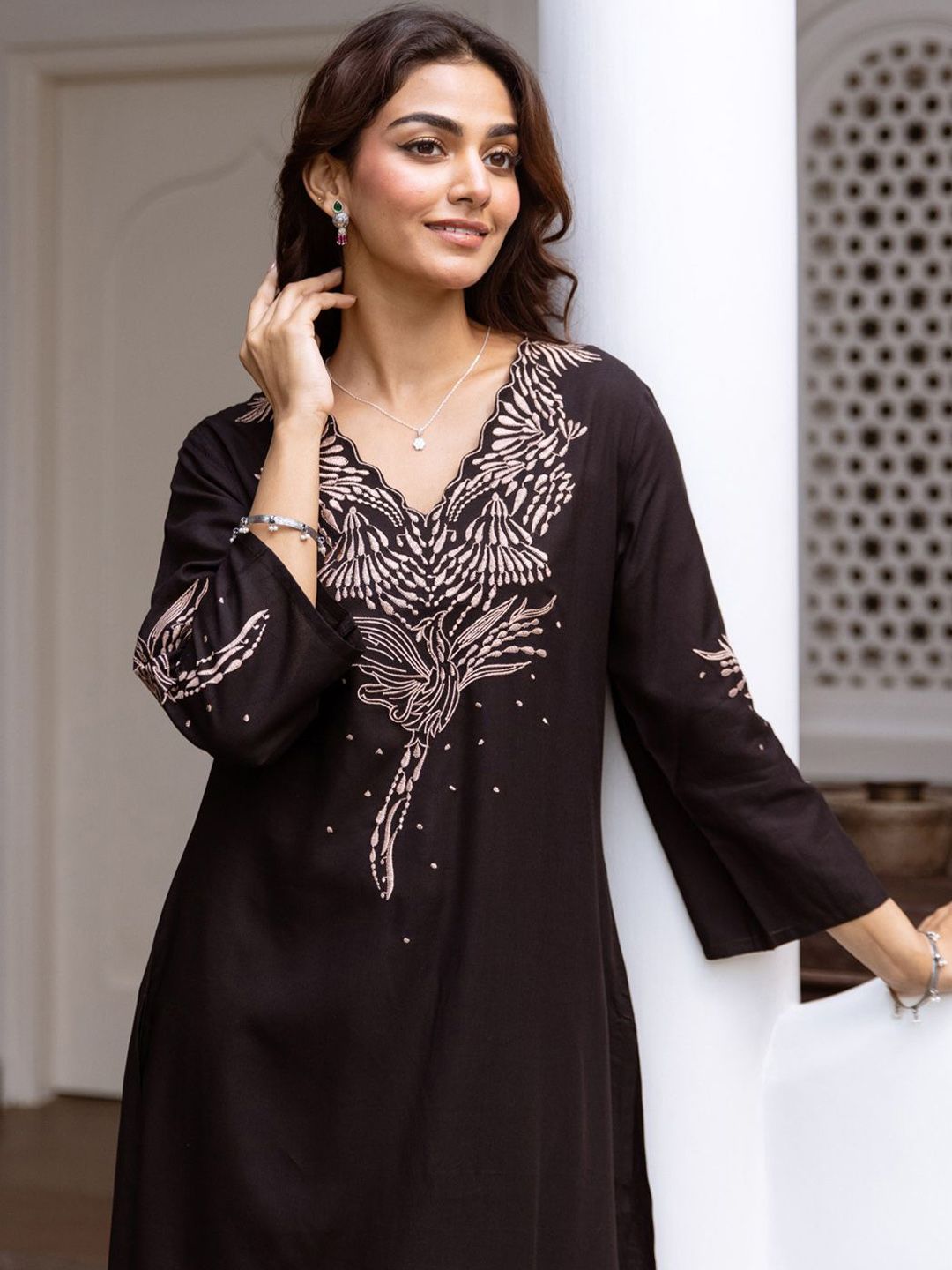 Indyancart IE Women Floral Embroidered Regular Kurta with Trousers