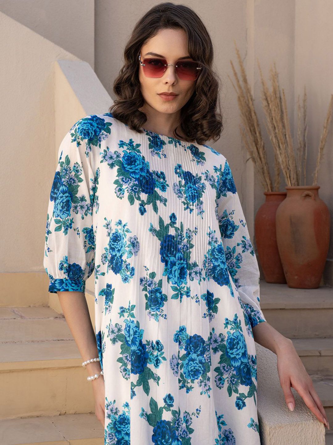 Women Floral Printed Beads and Stones Kurta with Trousers