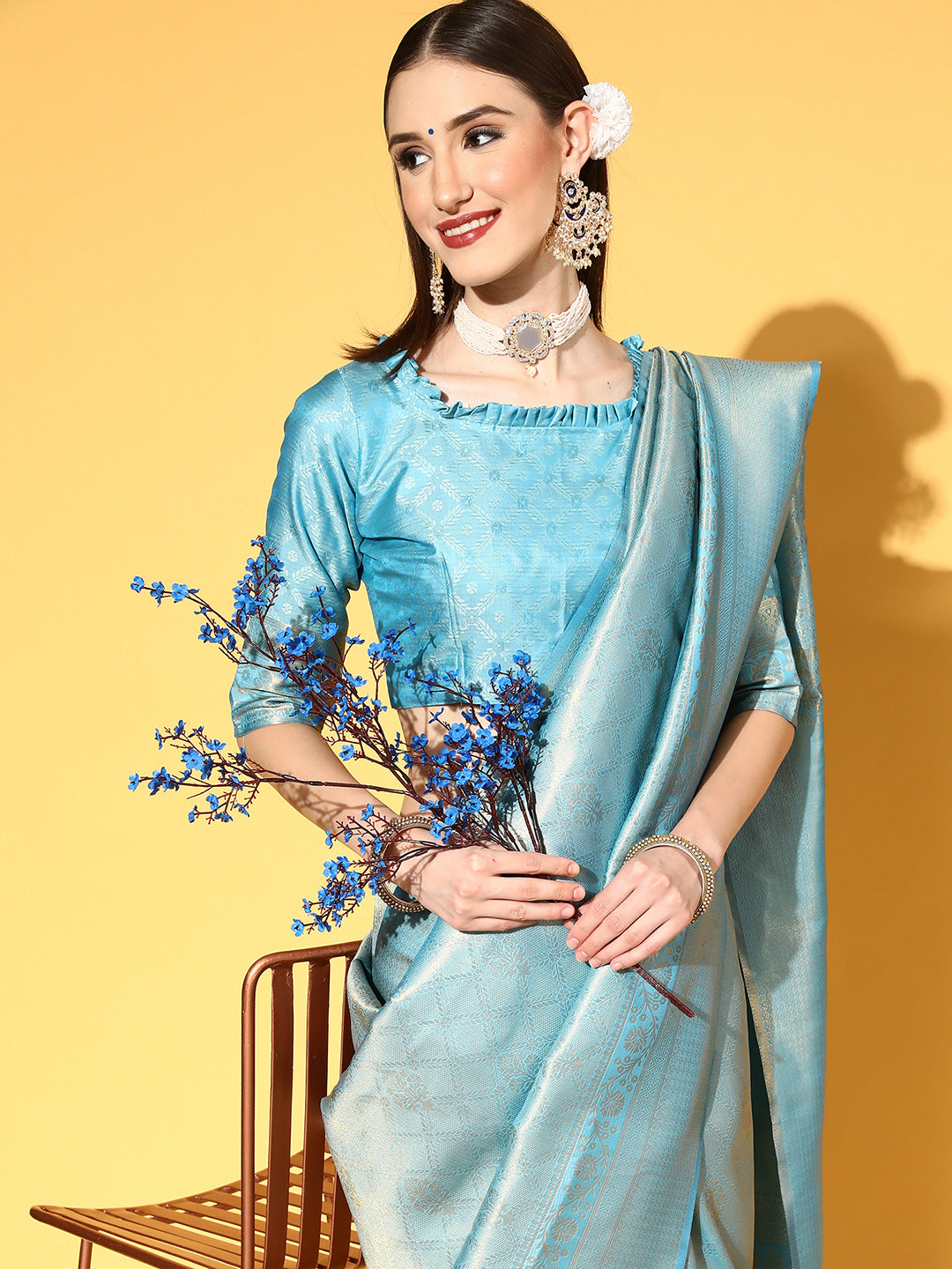 Women's Silk Blend Turquoise Woven Design Handloom Saree With Blouse Piece