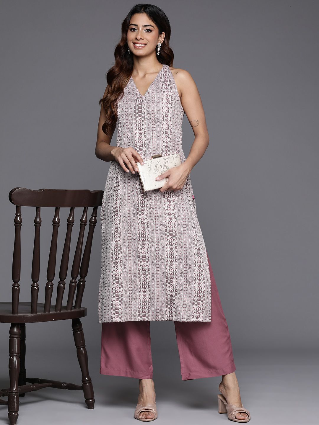 Dhiyona VA Women'sEthnic Motifs Woven Design V-Neck Regular Kurta with Trousers