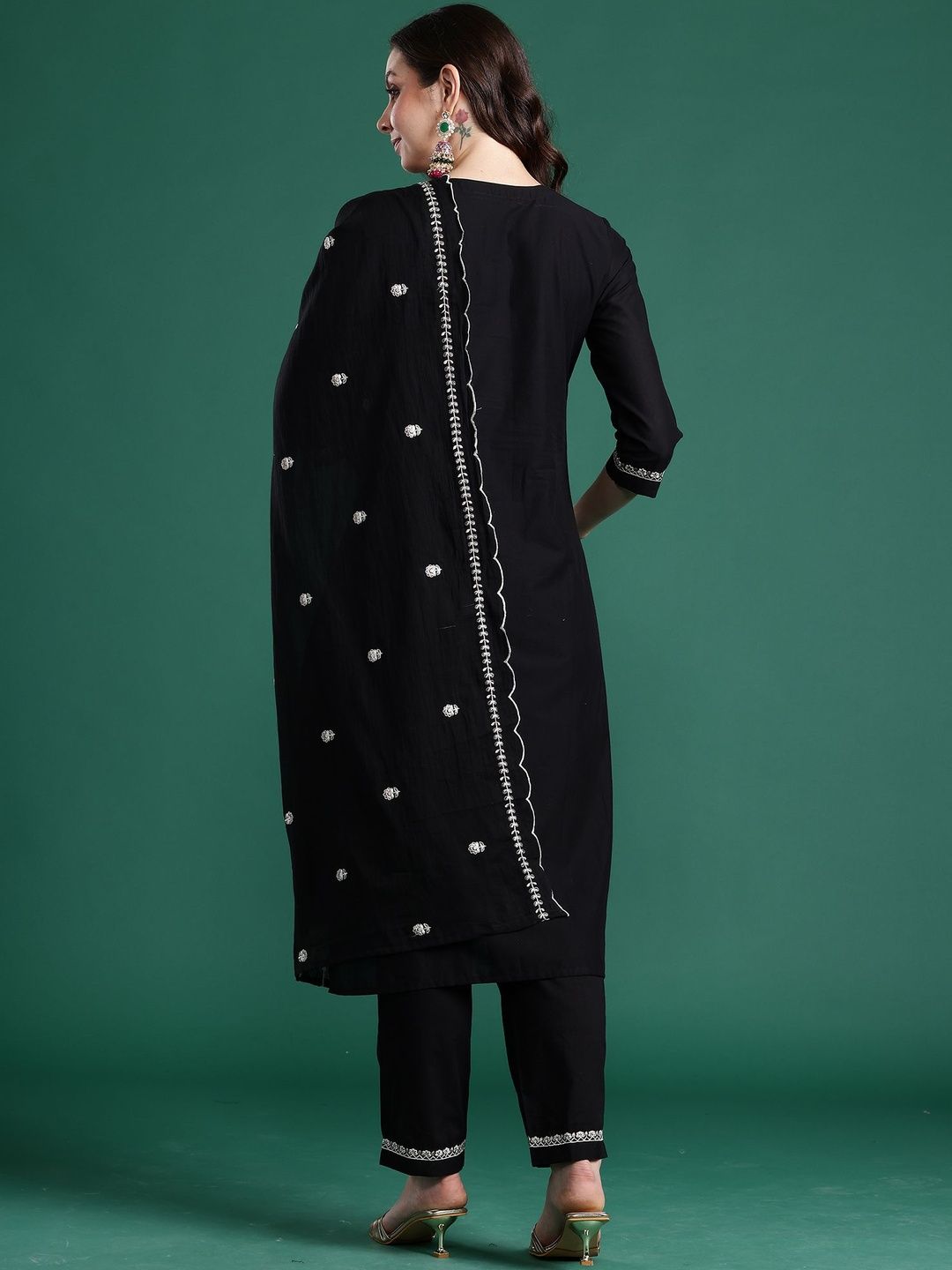 Women Ethnic Motifs Embroidered Straight Pure Cotton Kurta Set
