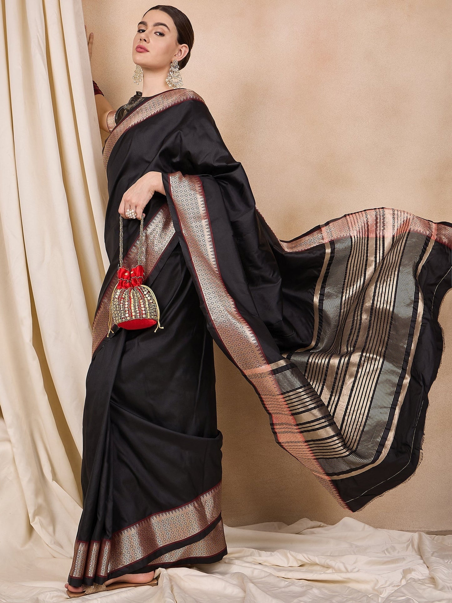 Dhiyona RV Women's Cotton Silk Solid Print With Golden Woven Border Saree ( KVD2140 )