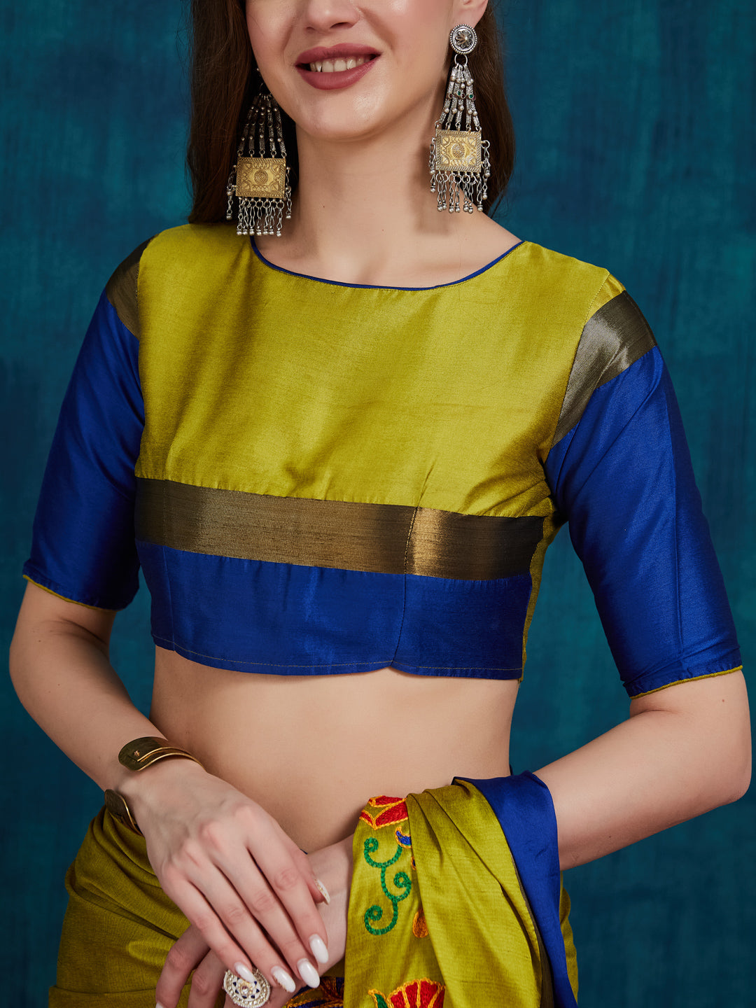 Dhiyona RV Women's Cotton Silk Heavy Kutchi Work With Peacock Design Embroidered Saree ( KVD731 )