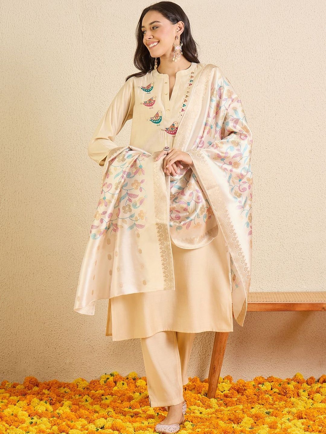 Women Floral Embroidered Regular Thread Work Kurta with Trousers & With Dupatta
