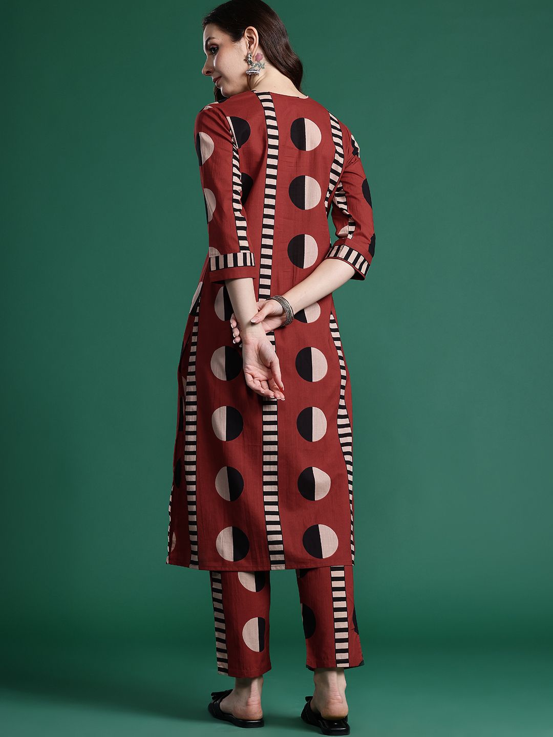 Indyancart IE Women Printed Pleated Pure Cotton Kurta with Trousers