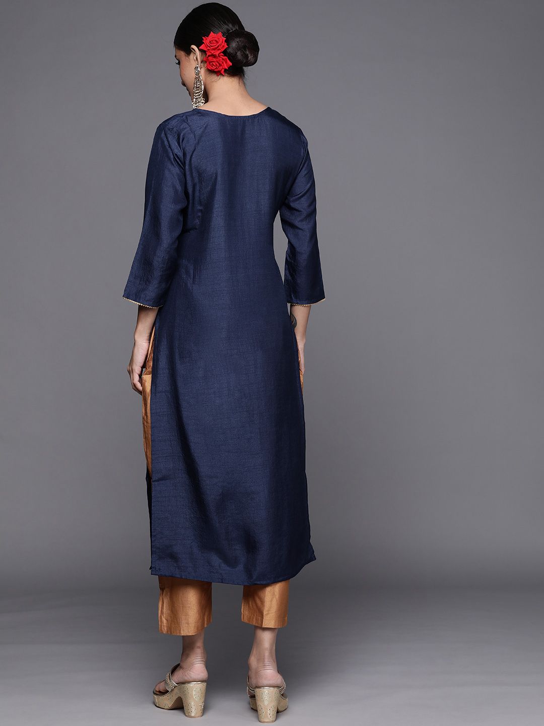 Indyancart IE Women Navy Blue & Golden Yoke Design Kurta