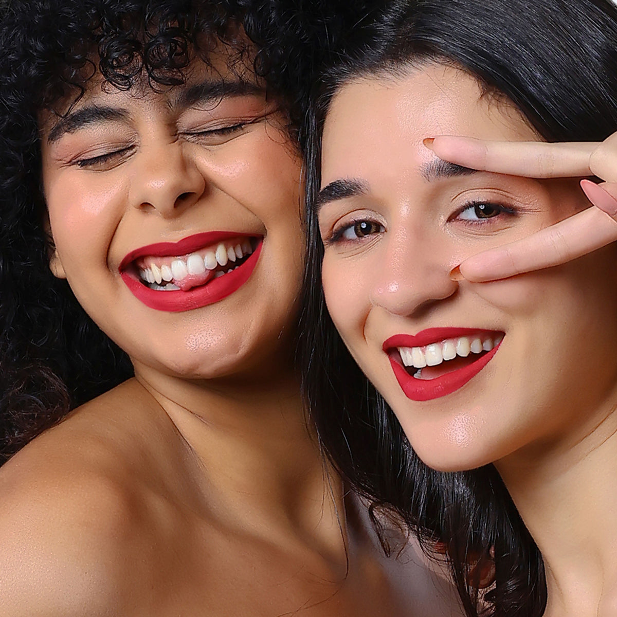 FLiCKA Flicka Set with Attack Liquid Lipstick in shade 09 Pro At Pout, waterproof and smudge-proof long-lasting lipstick.