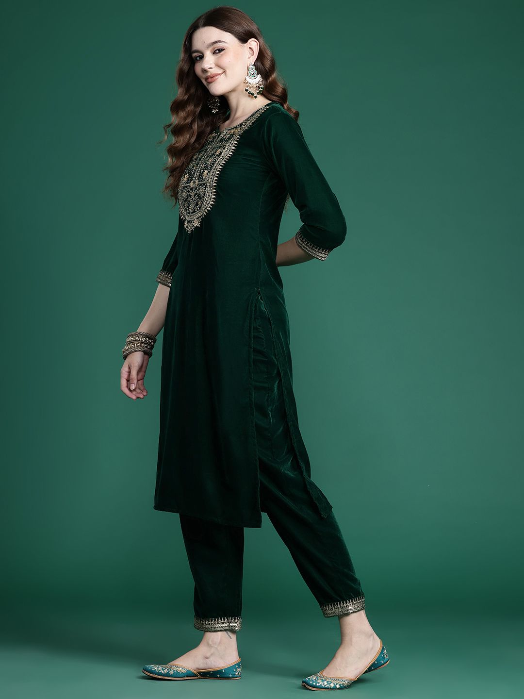Indyancart IE Ethnic Motifs Velvet Kurta with Trousers & With Dupatta