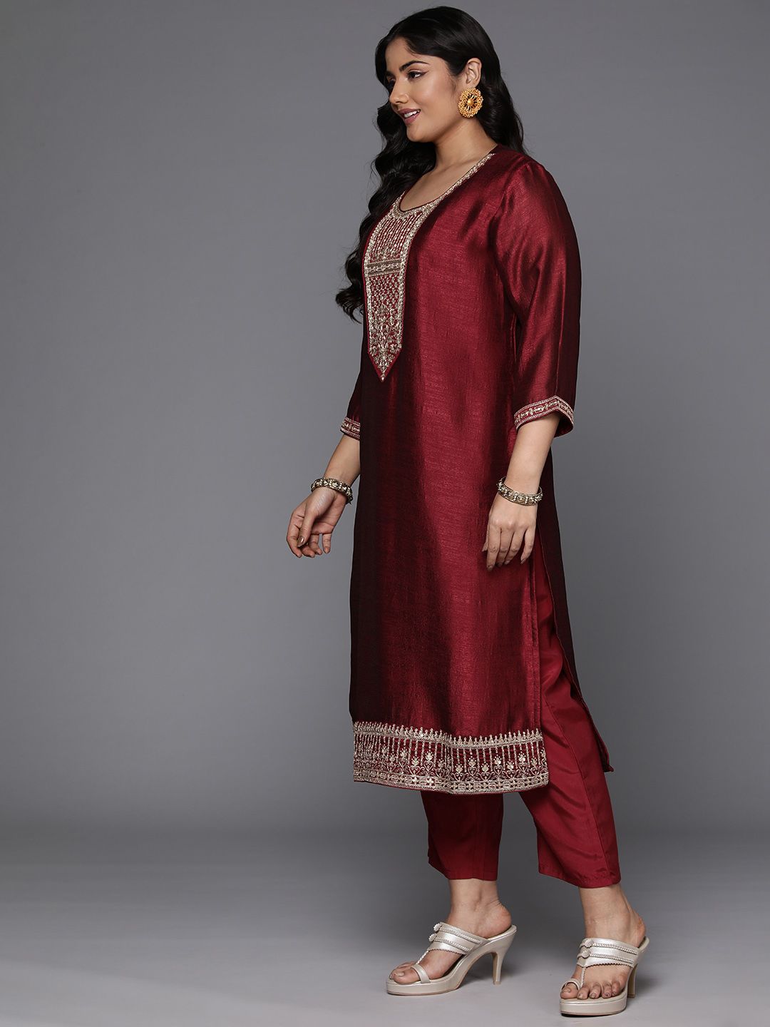 Dhiyona IE Women Floral Embroidered Regular Sequinned Kurta with Trousers & With Dupatta