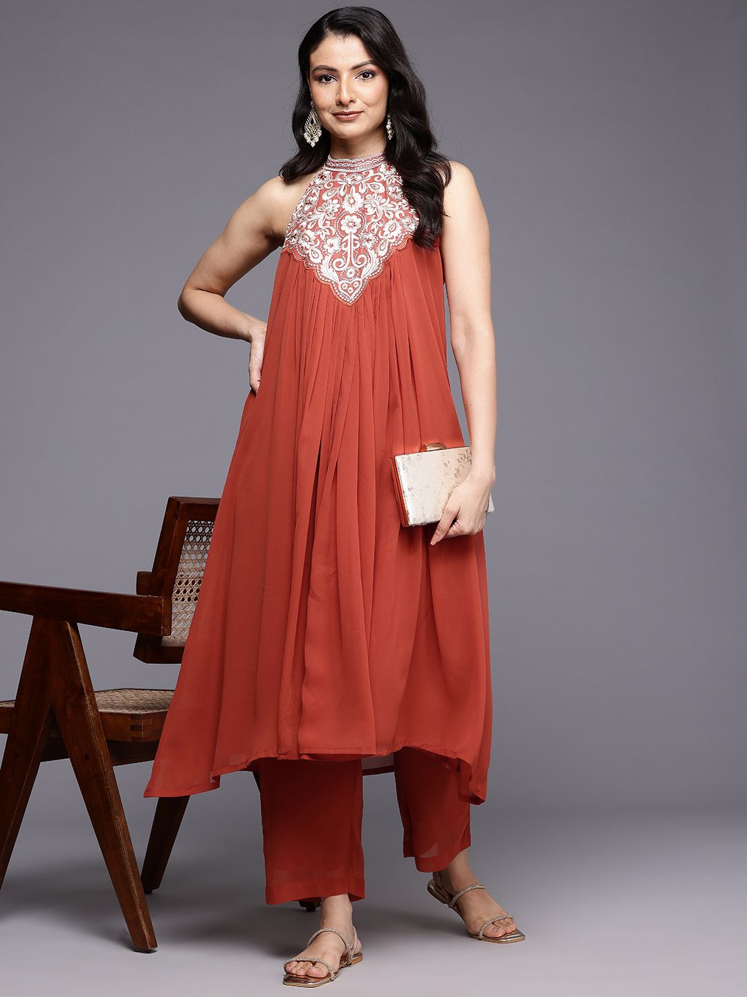 Dhiyona VA Women'sFloral Yoke Design Pleated Sequinned Kurta with Trousers