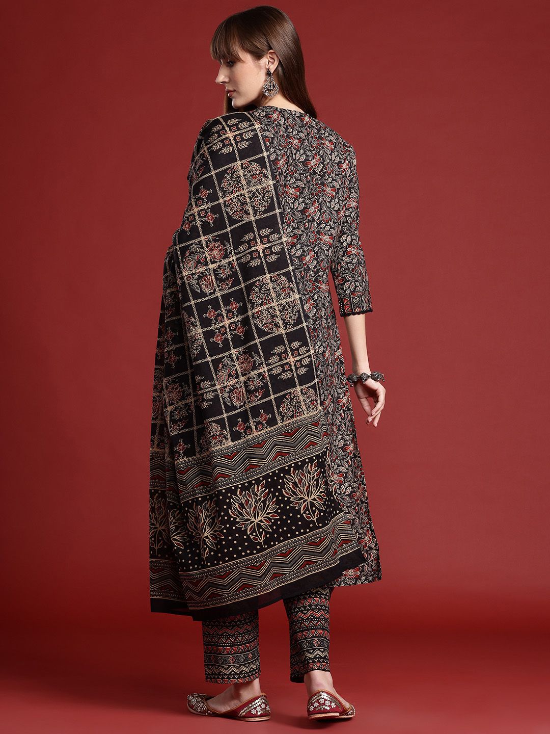 Indyancart IE Floral Printed Pure Cotton Kurta With Trousers & Dupatta